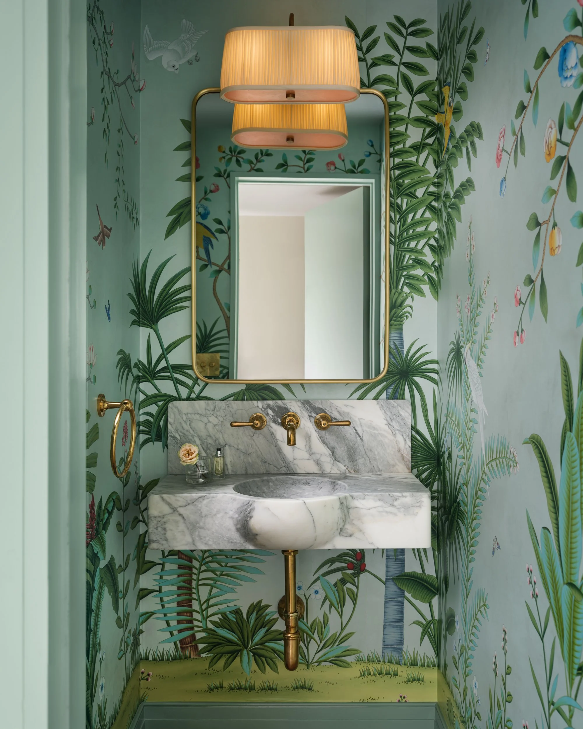 lara-apelian-studio-interior-design-midtown-powder-room-02.jpg