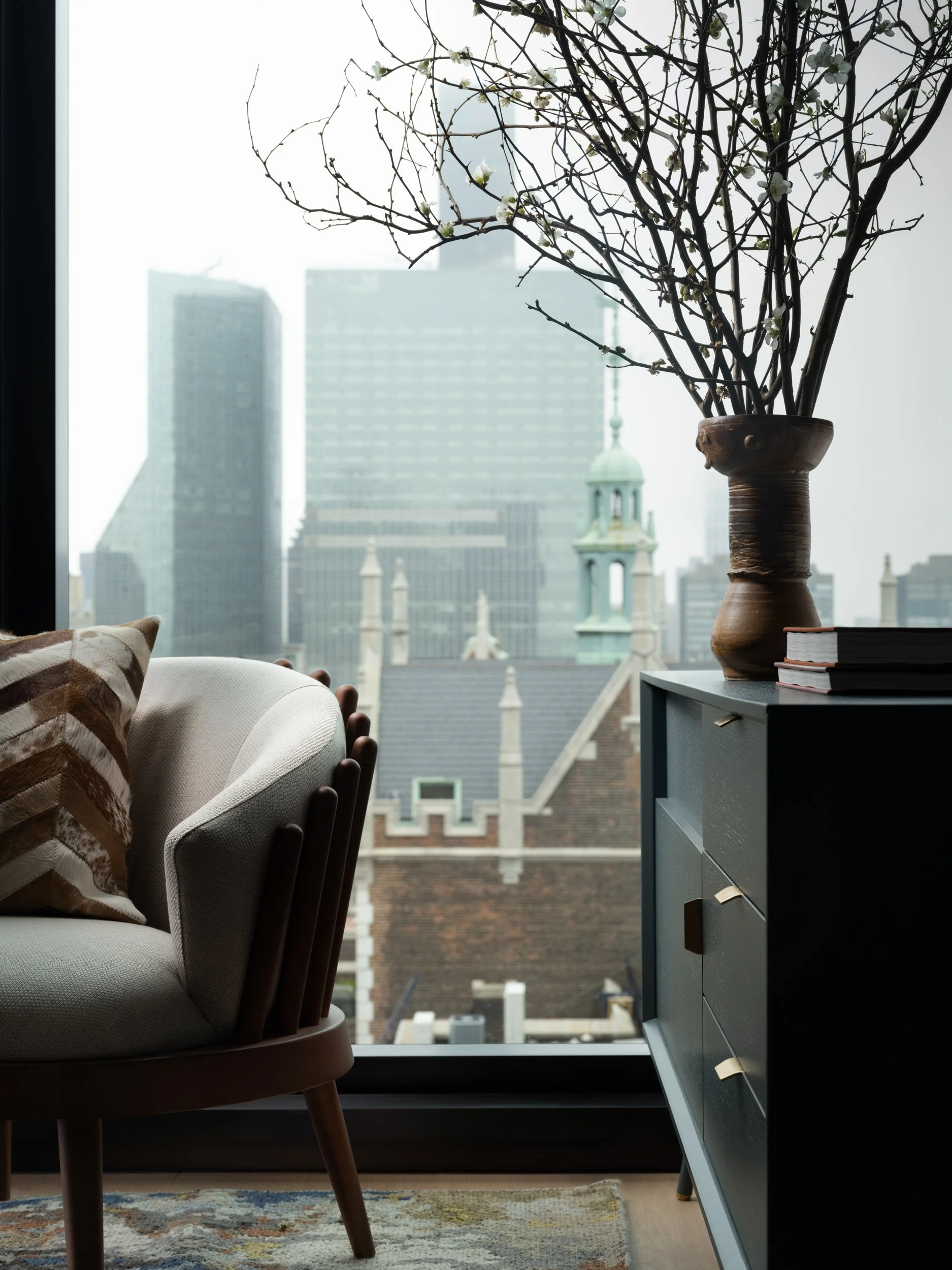 ahmad-abouzanat-interior-design-midtown-apartment-livingroom-06.jpg