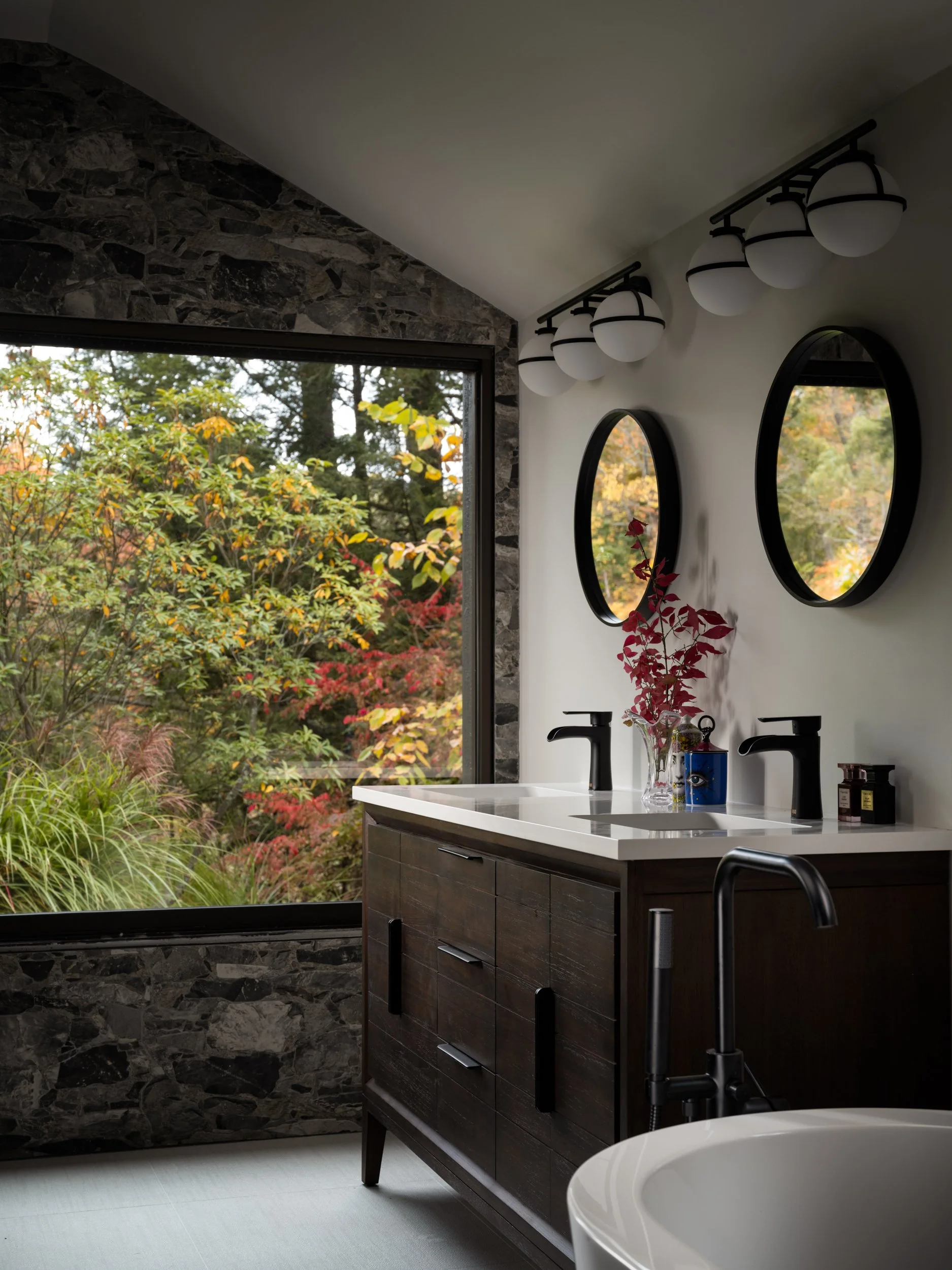 alec-holland-greenwich-connecticut-interior-design-bath-room-07.jpg