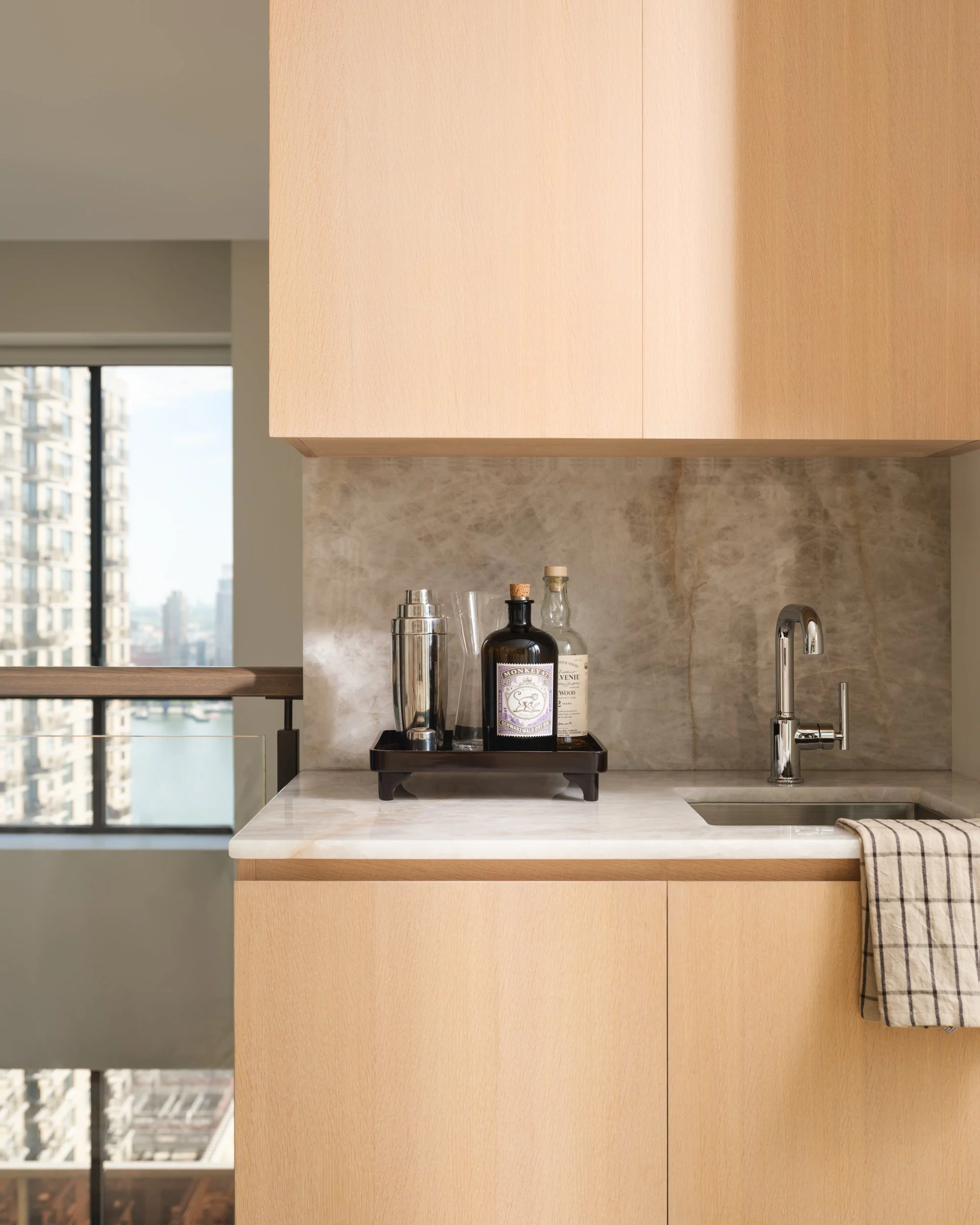 lara-apelian-studio-interior-design-midtown-bar-03.jpg