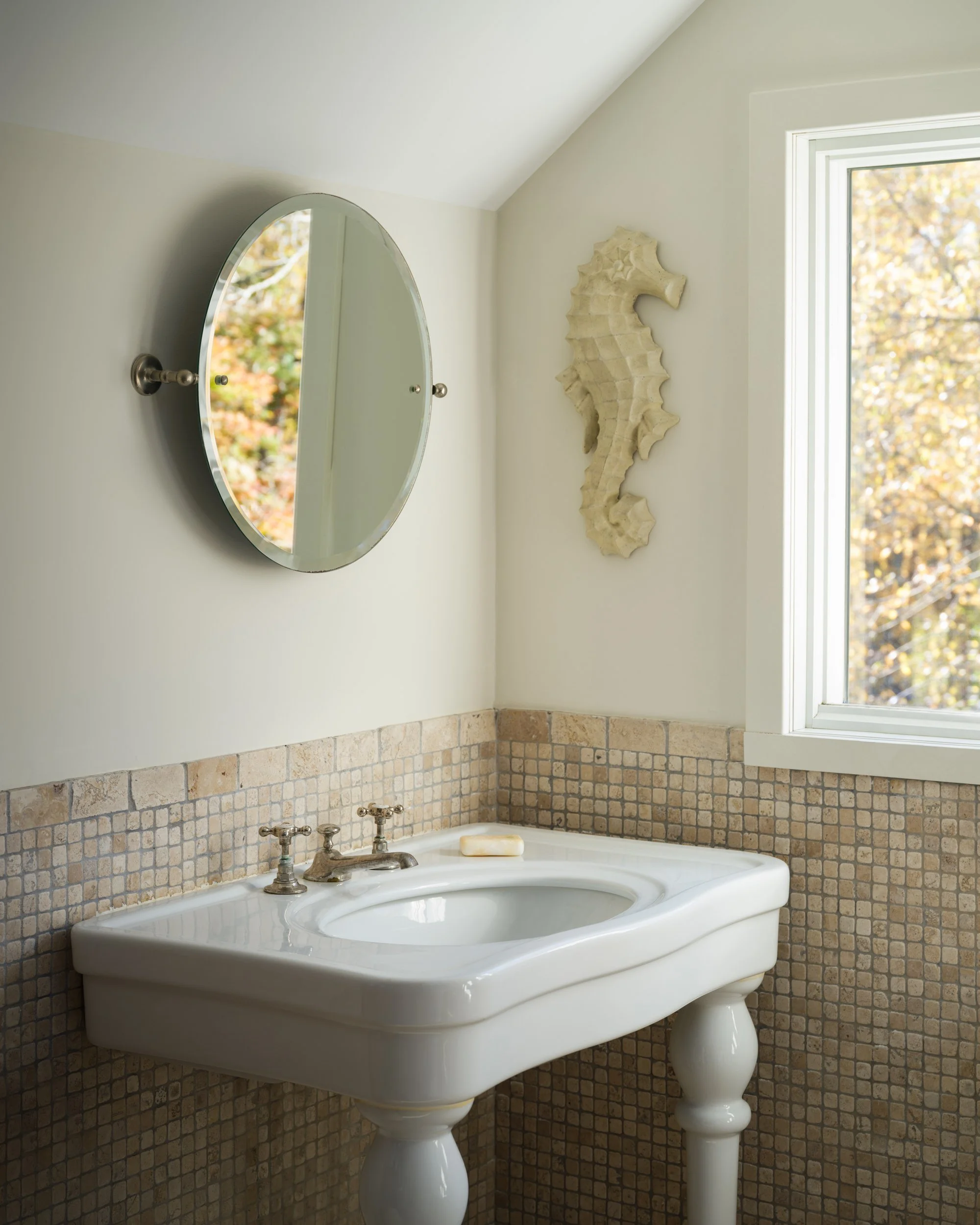 kim-hostler-juliet-burrows-upstate-acram-bath-room-02.jpg