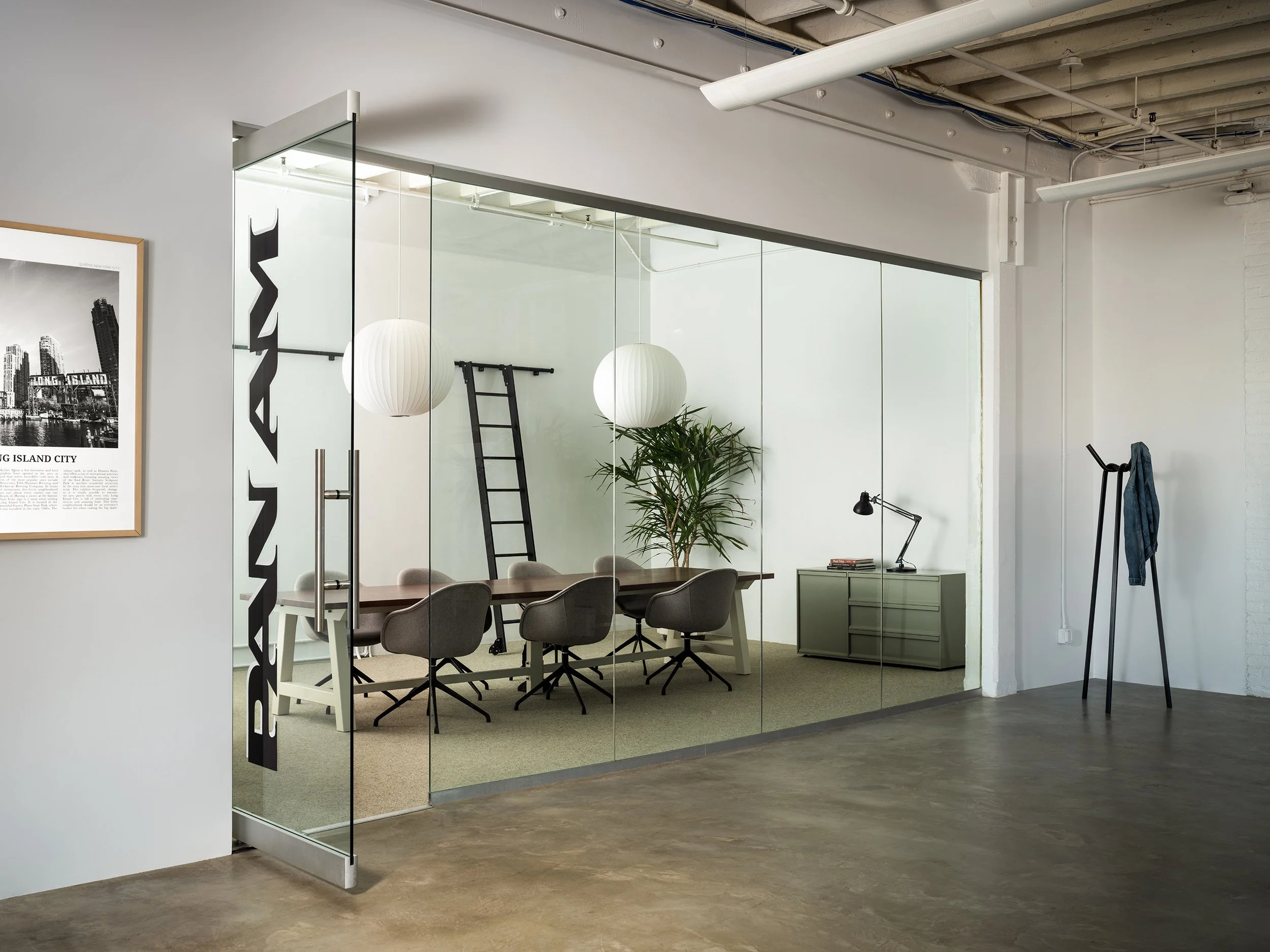 gala-magrina-long-island-city-queens-new-york-office-06.jpg