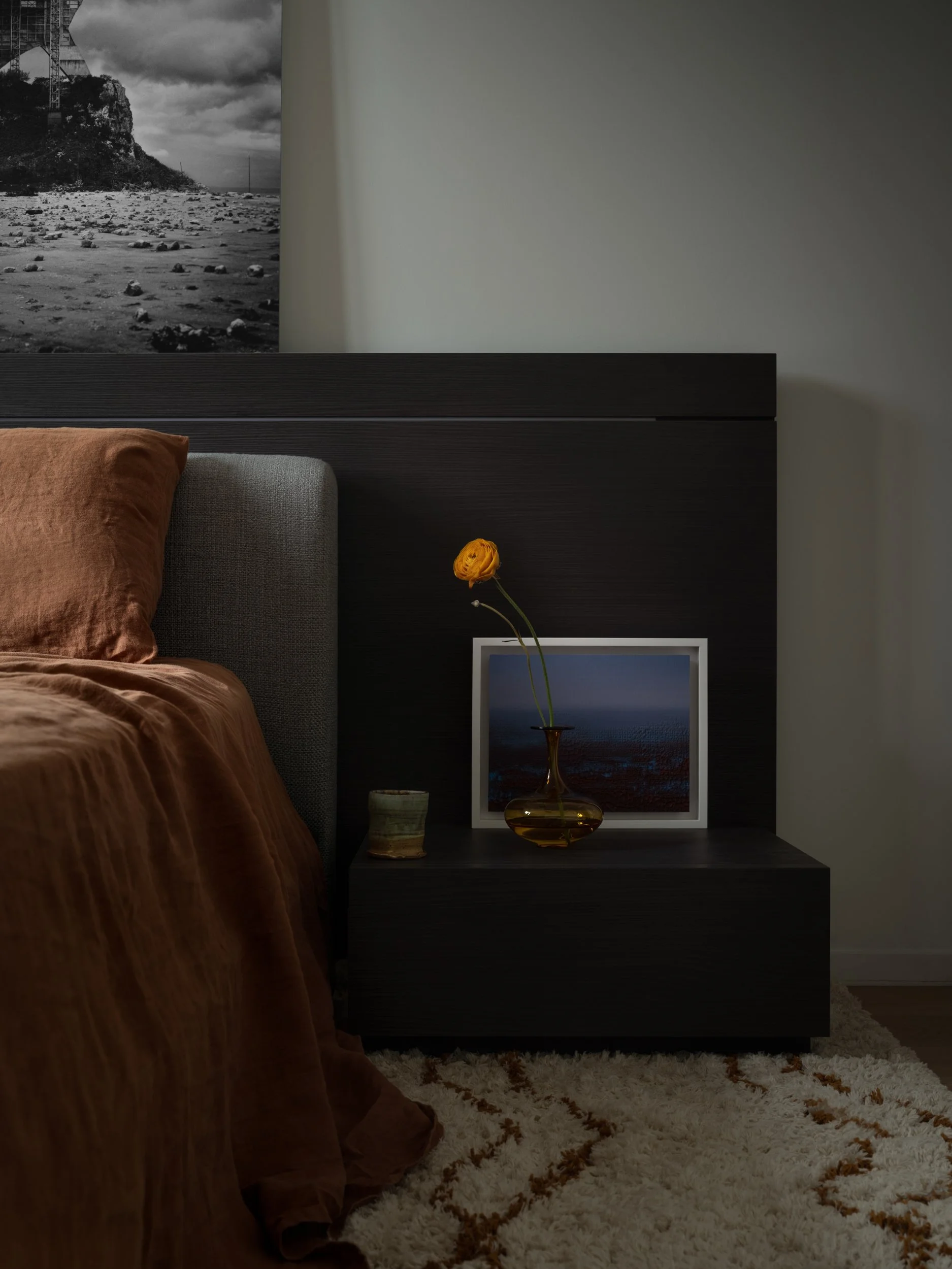 ahmad-abouzanat-interior-design-midtown-apartment-bedroom-01.jpg