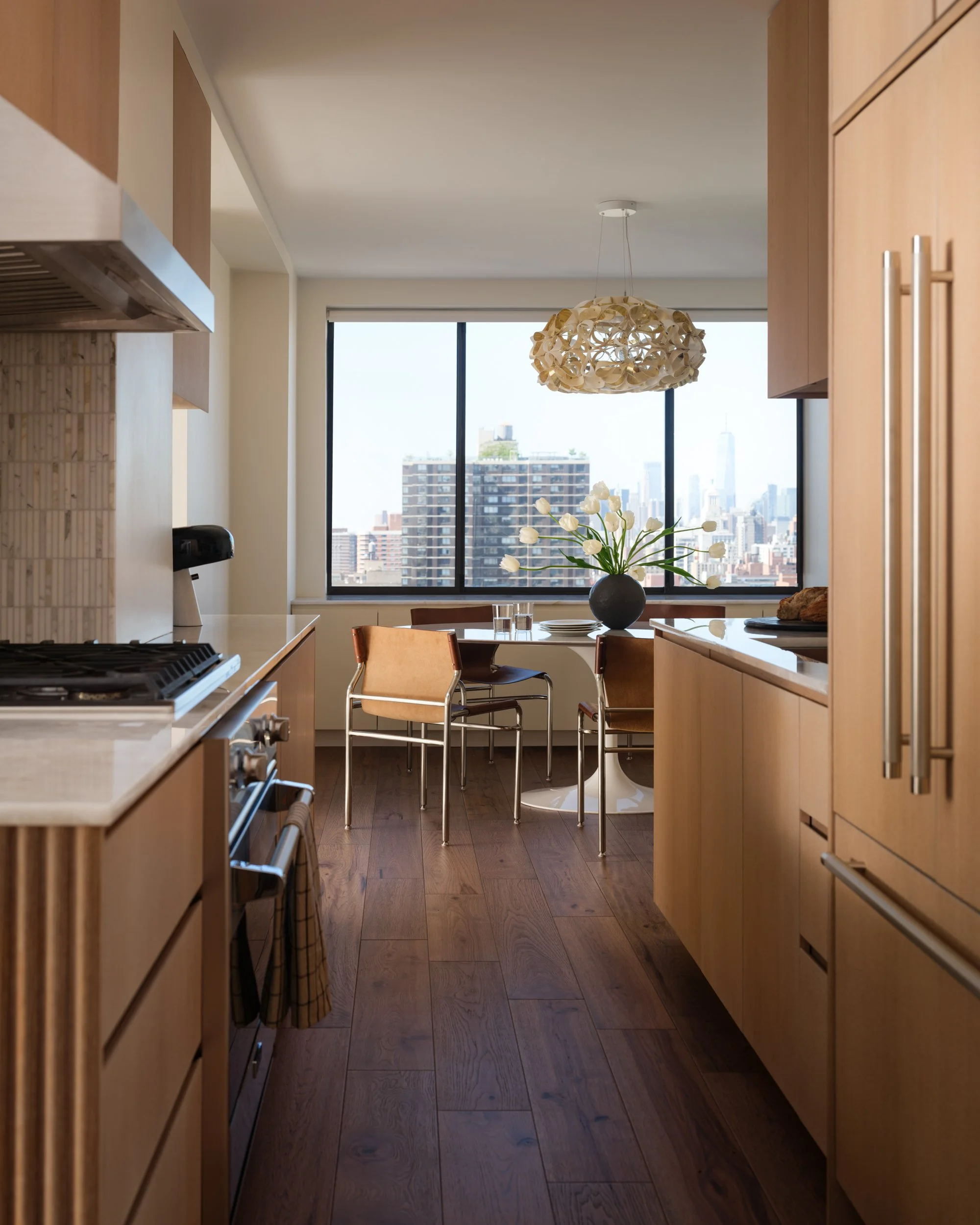 lara-apelian-studio-interior-design-midtown-kitchen-dining-room-01.jpg