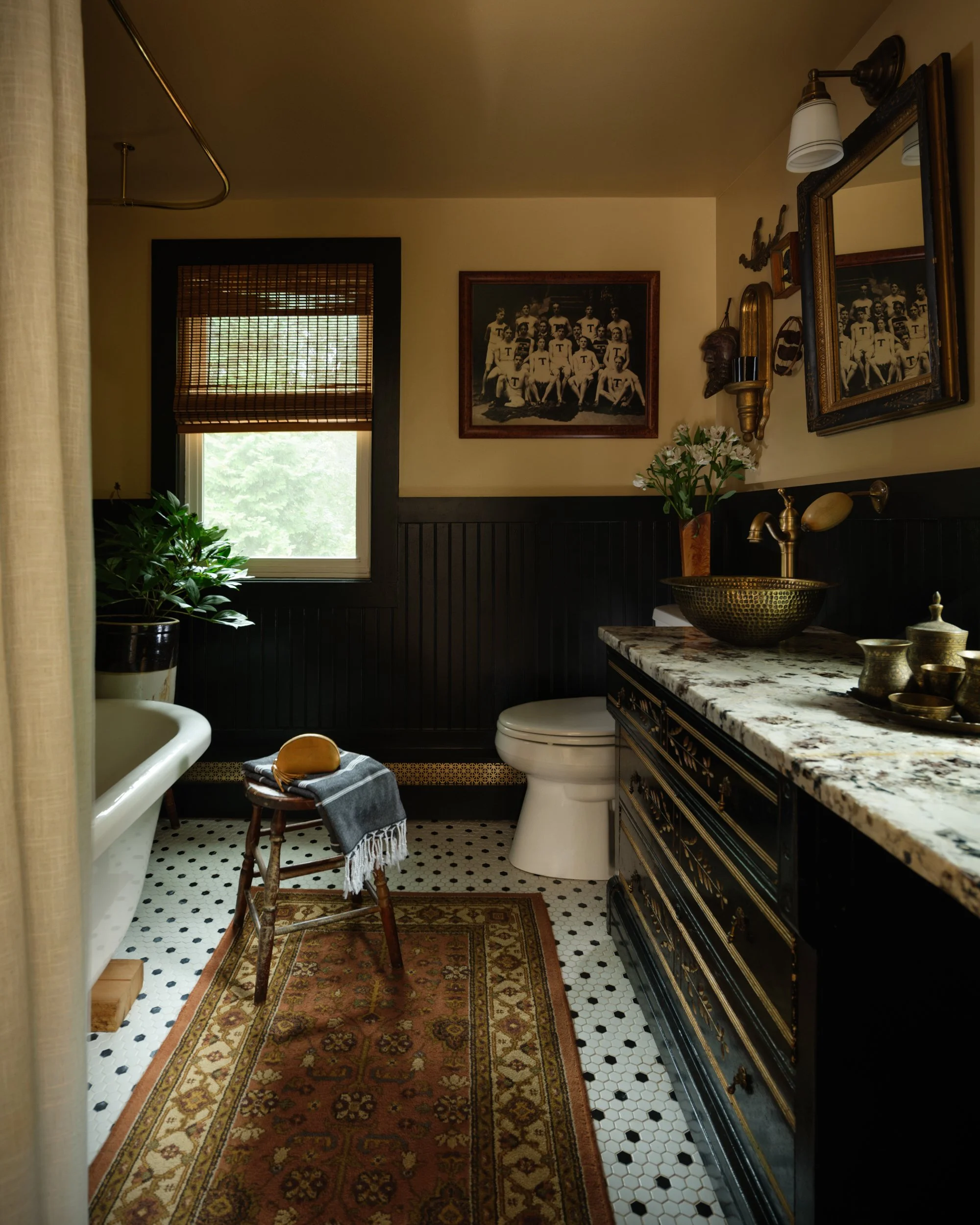stroudsburg-pa-farmhouse-bathroom-01.jpg