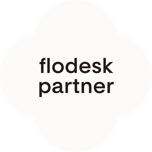 Logo with the words "flodesk partner" inside a cloud-shaped design.