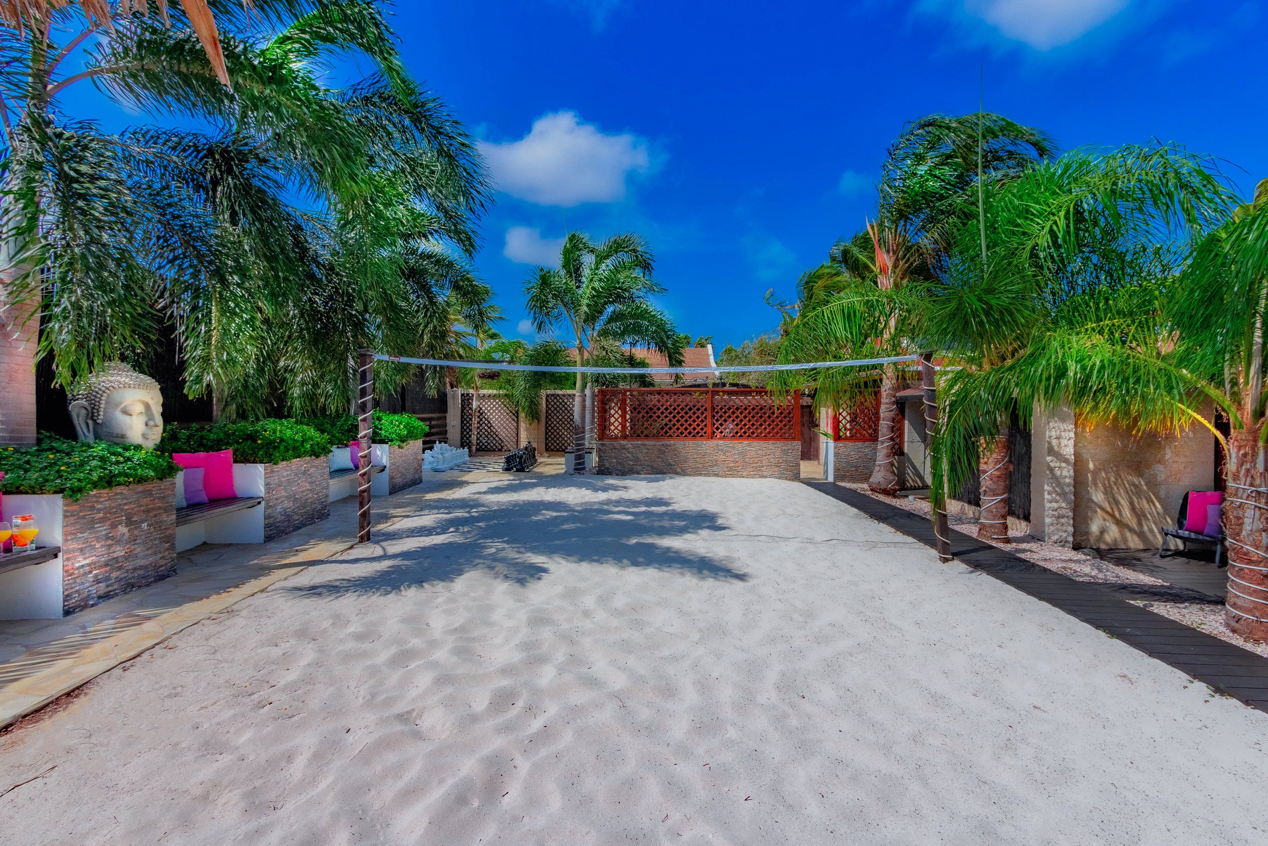 30.Beach Court.jpg