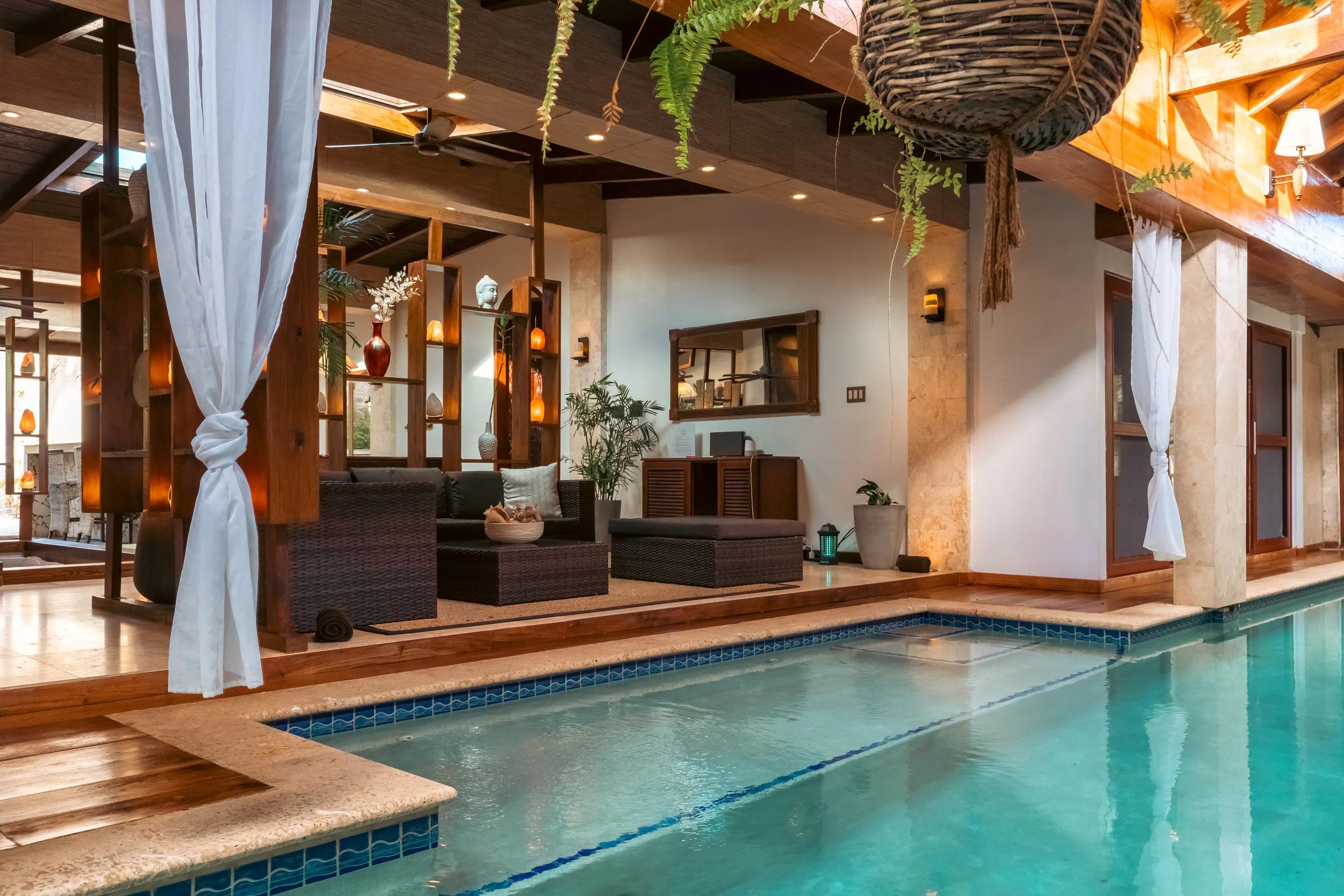 4a.PoolLounge.jpg