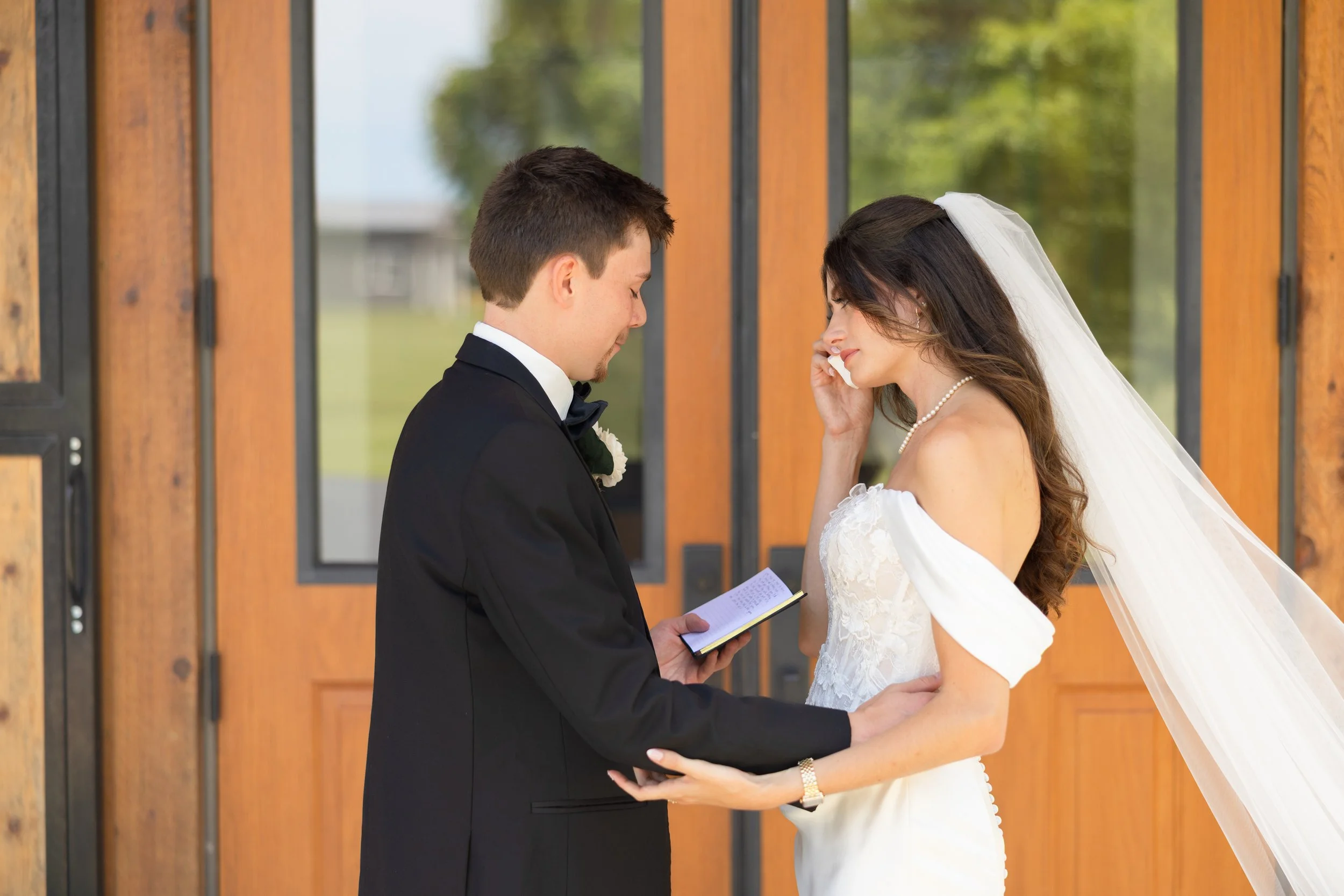 TEASERS-ruiz_wedding-white_oak_farm-michigan_city_indiana-photographer-17 (1).jpg