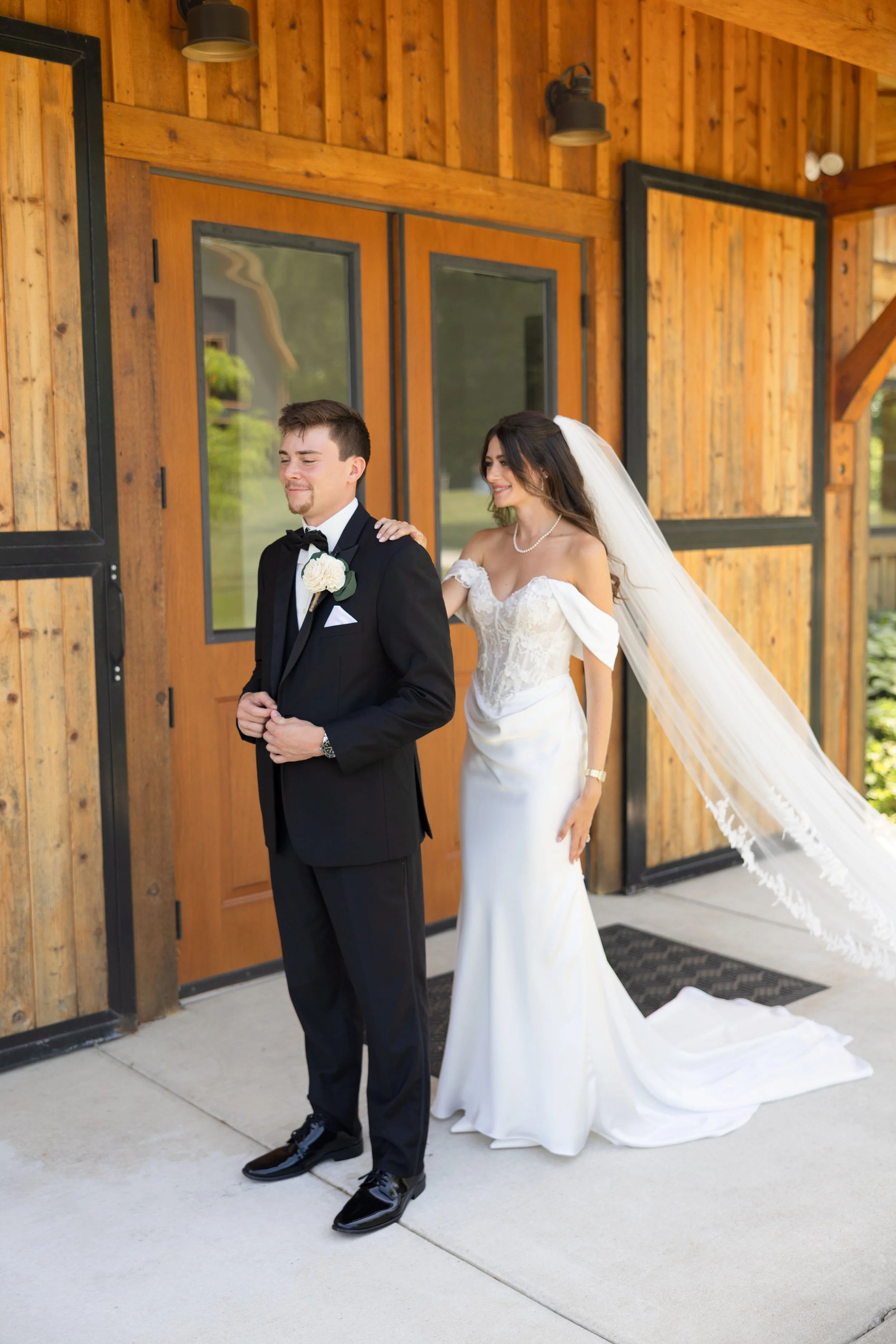 TEASERS-ruiz_wedding-white_oak_farm-michigan_city_indiana-photographer-14 (2).jpg