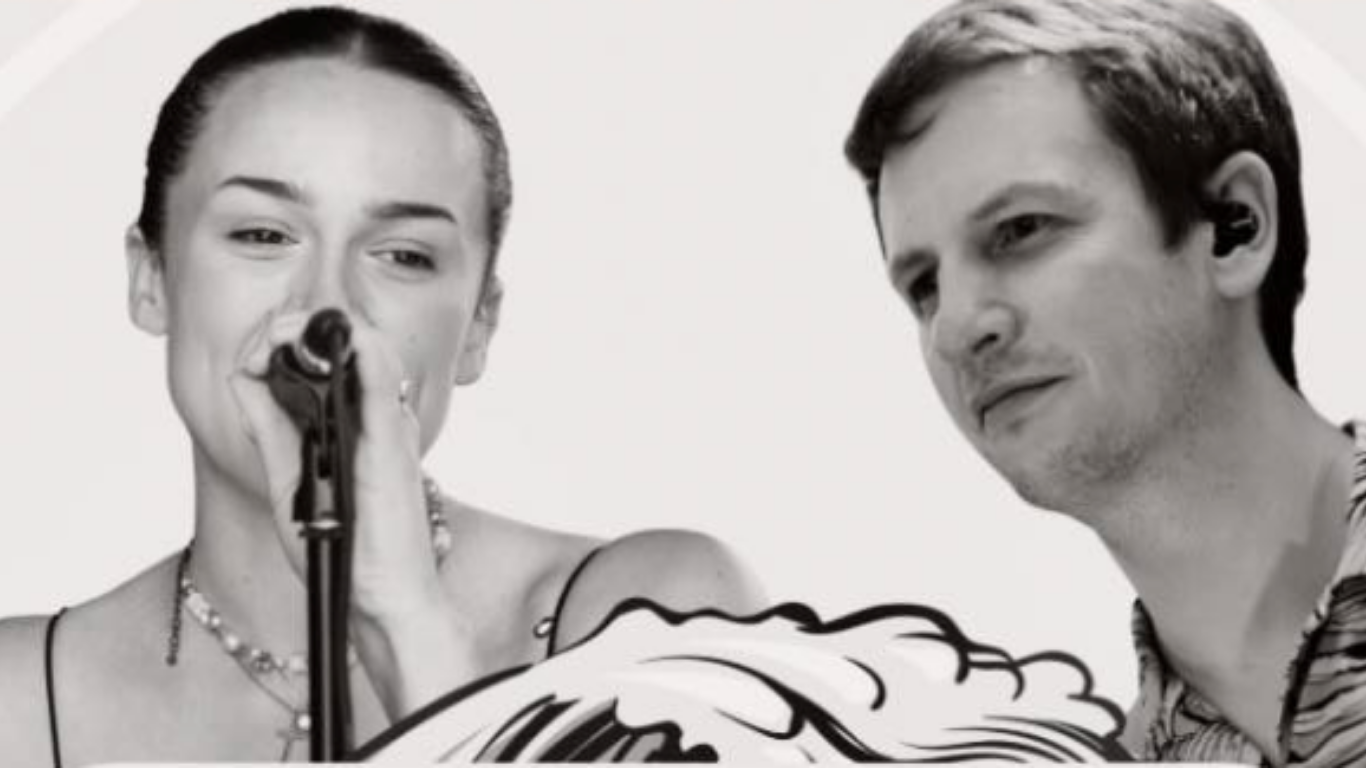 Live music with Sailing Waves