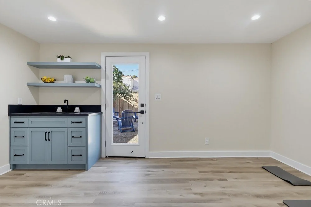 5868 Myrtle (1).jpg