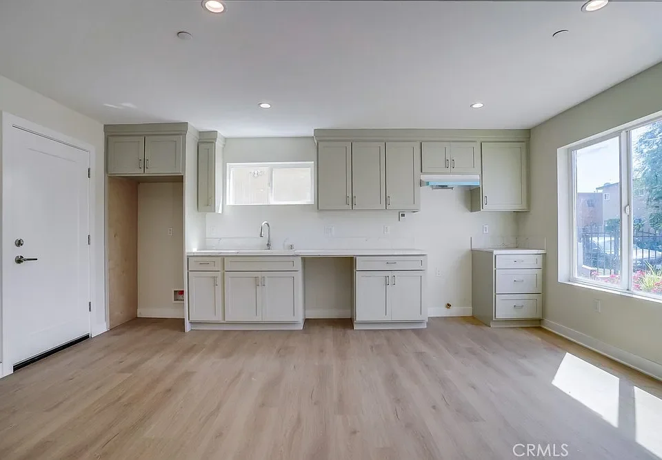 1417 W 84th Pl (21).webp