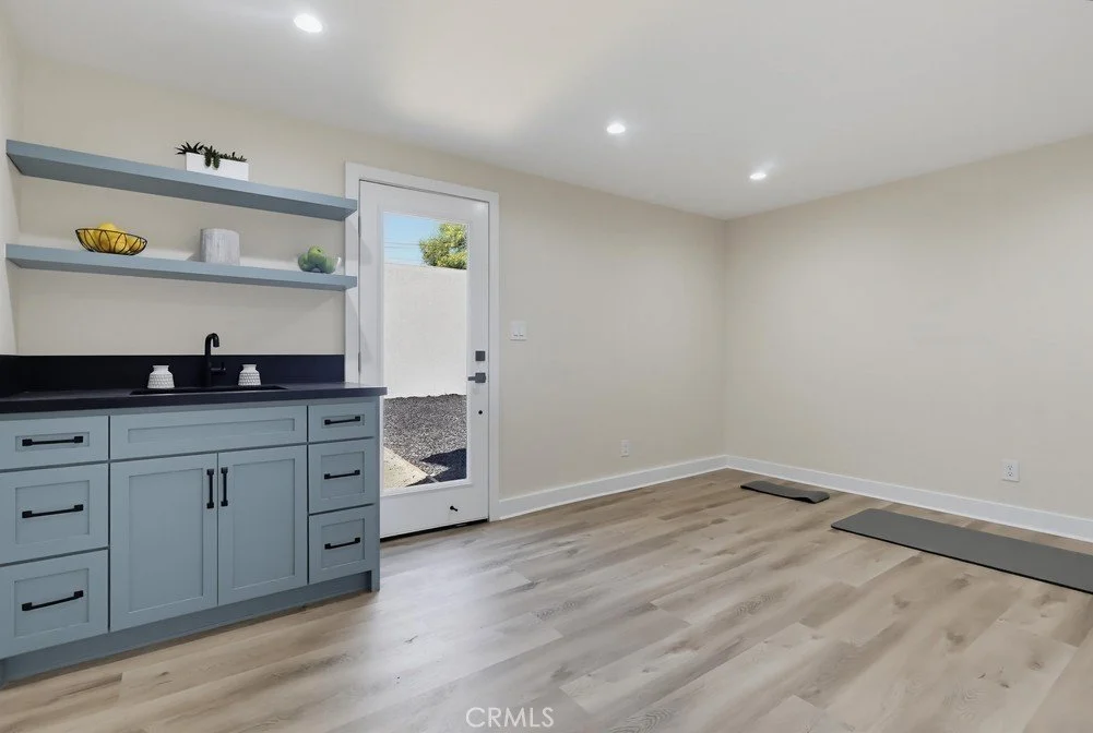 5868 Myrtle (2).jpg