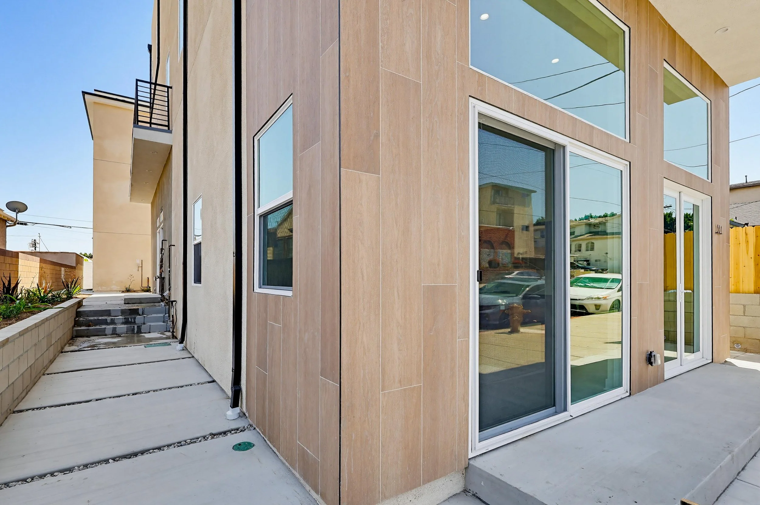 551-w-8th-st-005.jpg