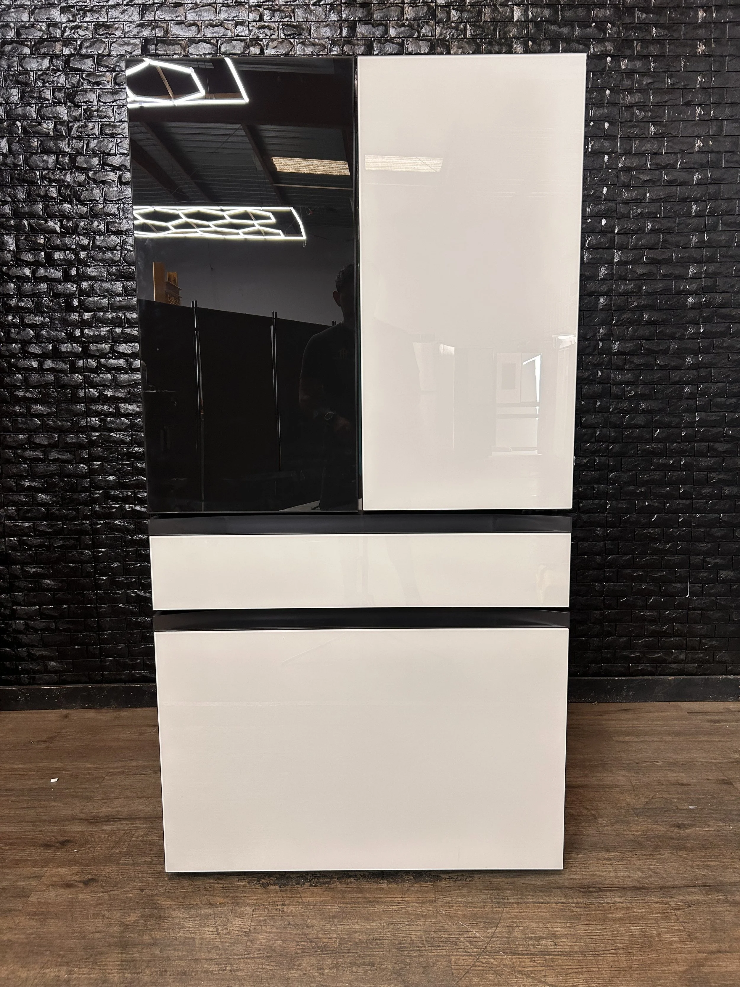 SAMSUNG 4-DOOR BESPOKE REFRIGERATOR (WHITE AND BLACK GLASS PANELS)