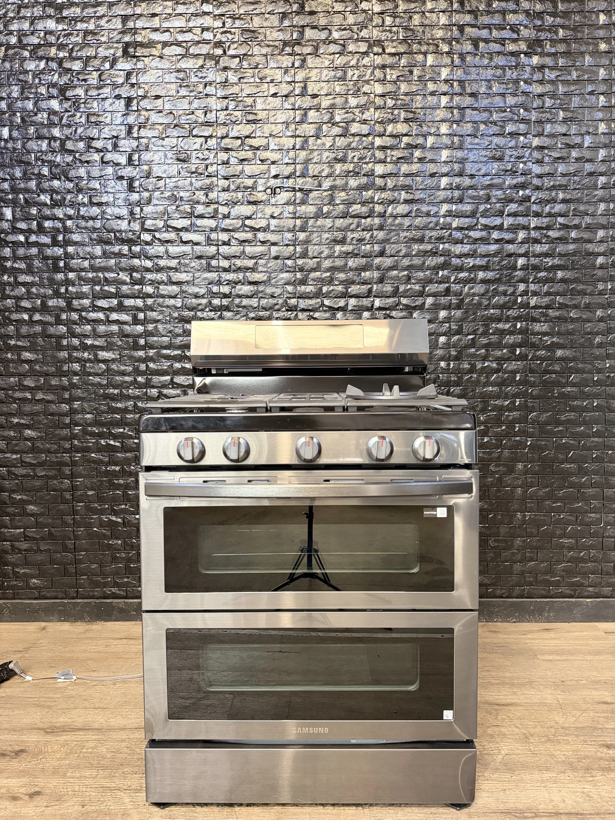 SAMSUNG DOUBLE OVEN GAS RANGE