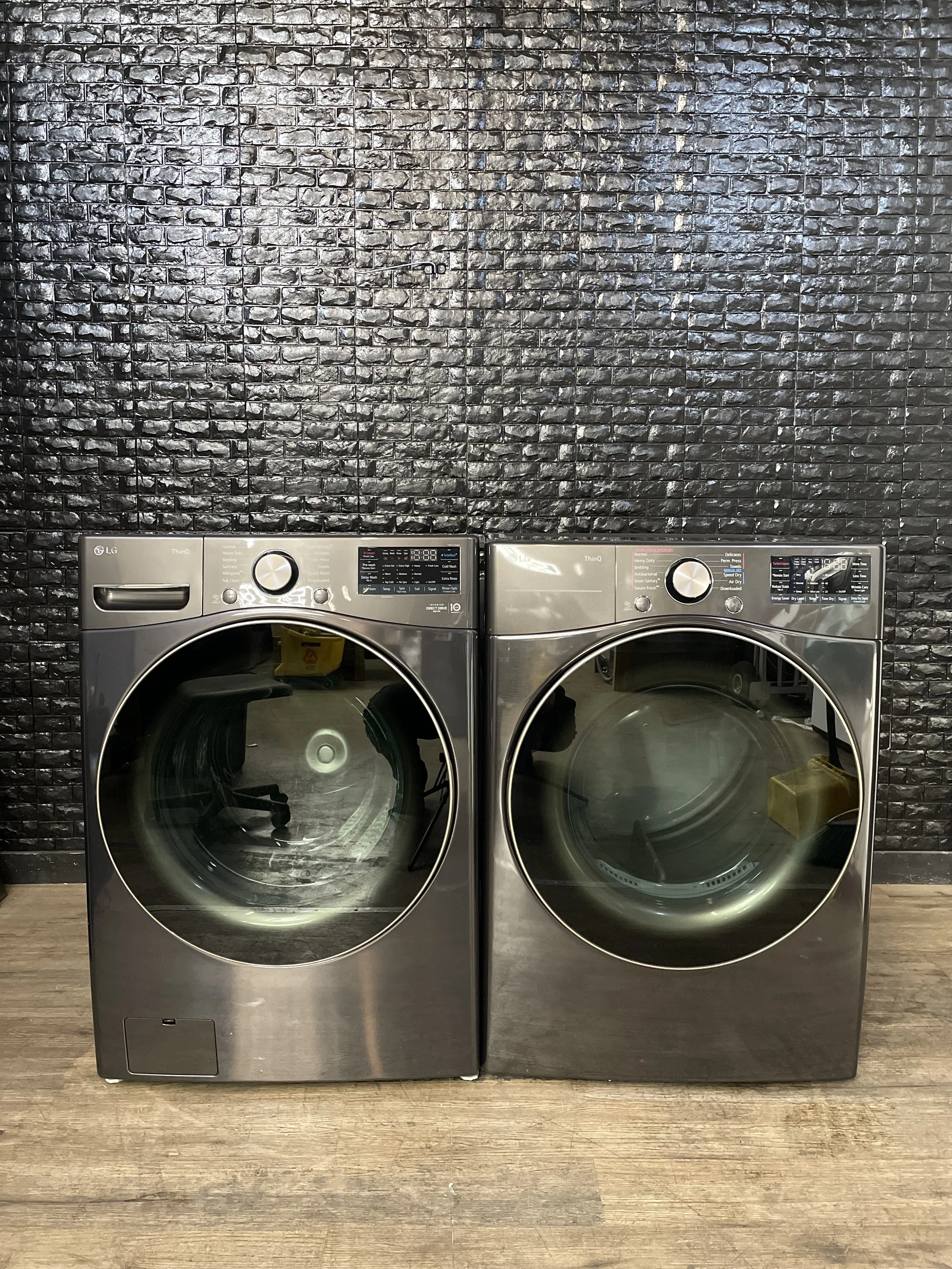 LG GAS LAUNDRY SET