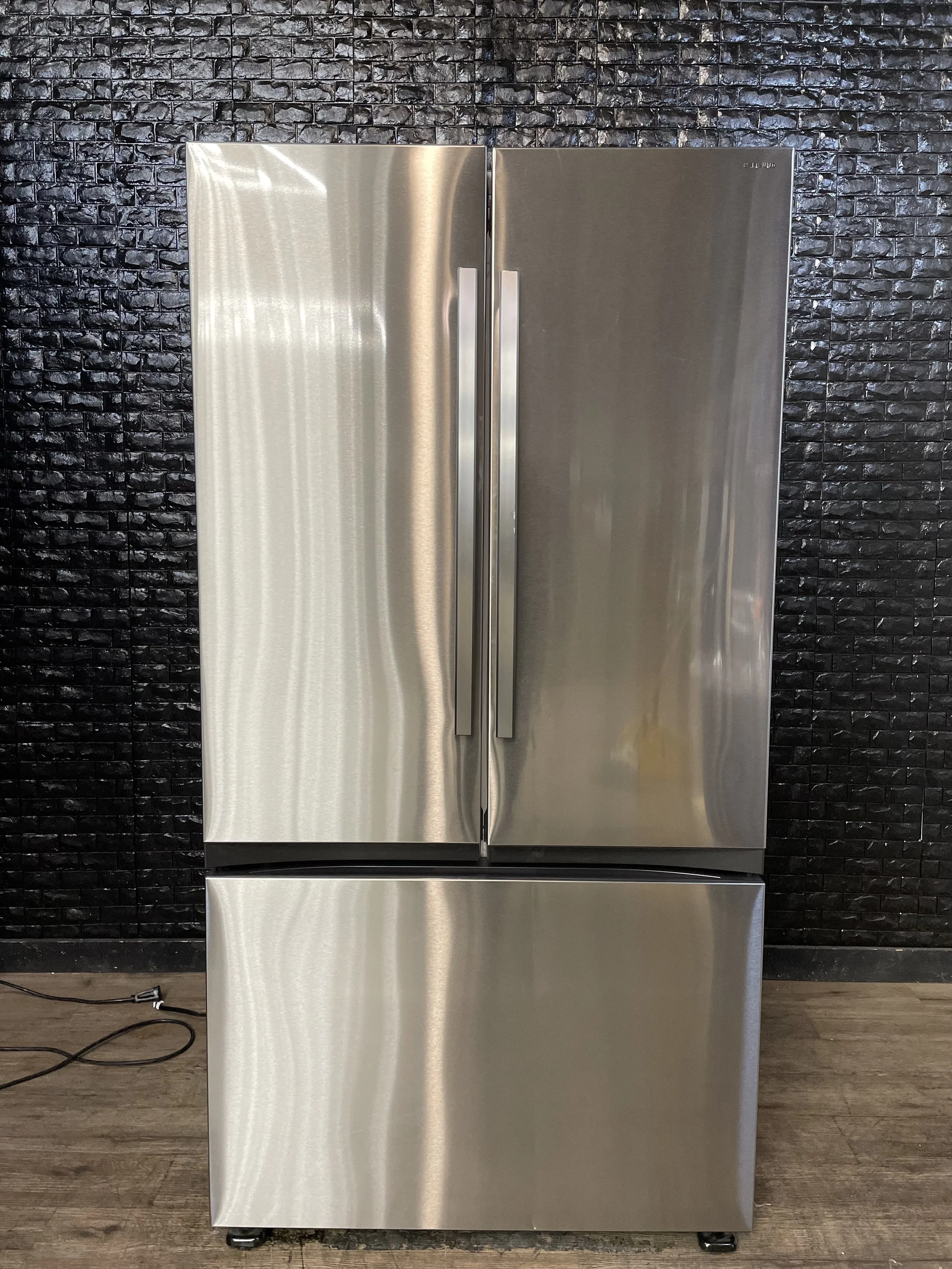 SAMSUNG REFRIGERATOR