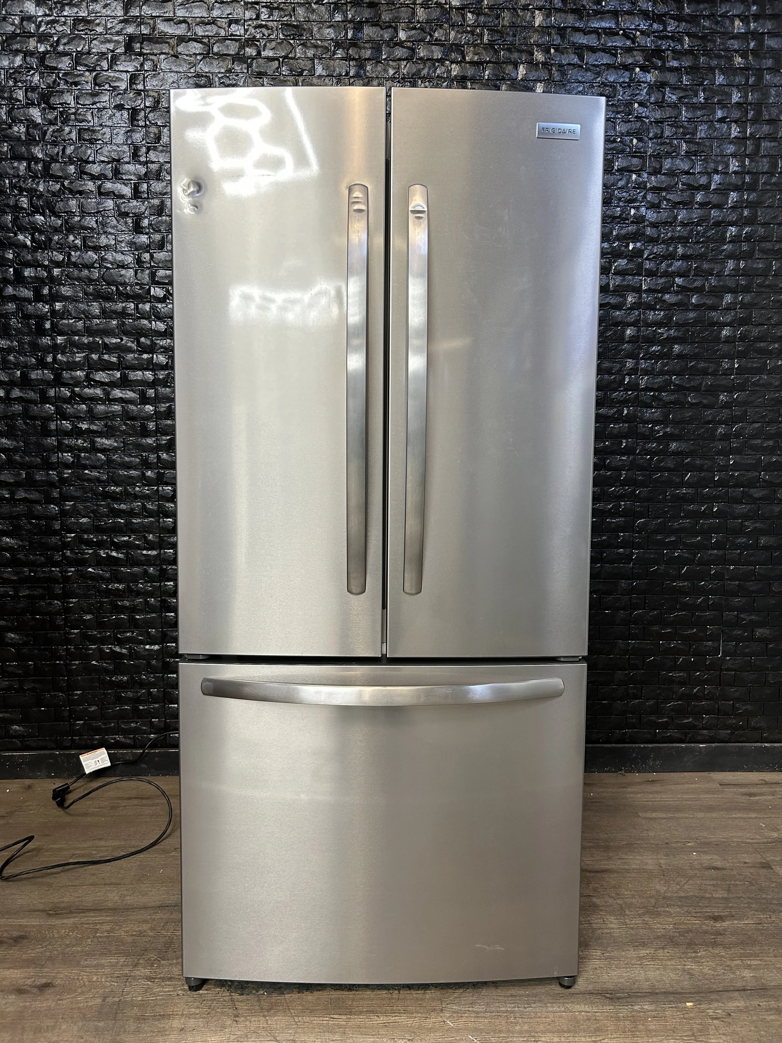 FRIGIDAIRE REFRIGERATOR
