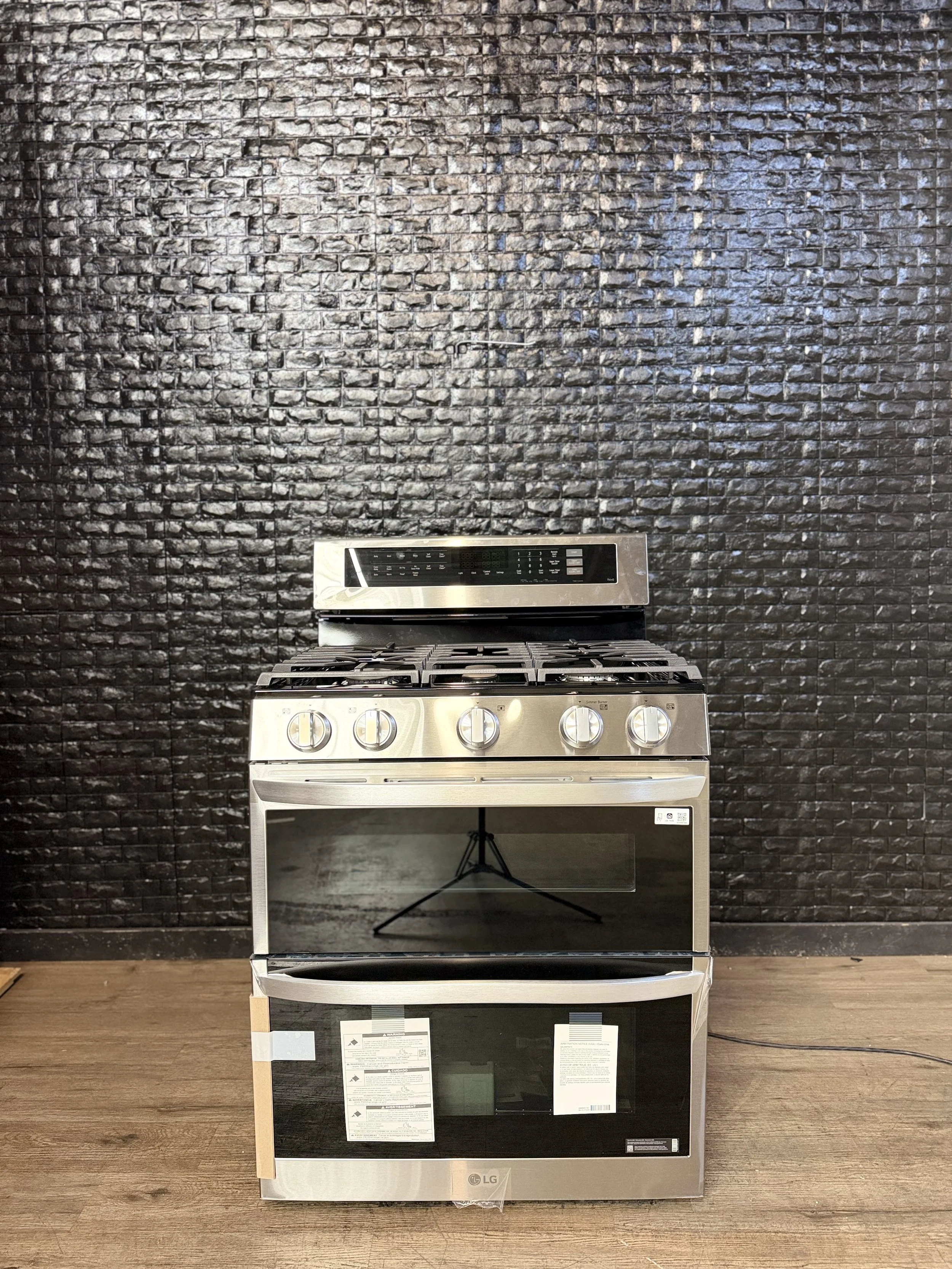 LG DOUBLE OVEN GAS RANGE