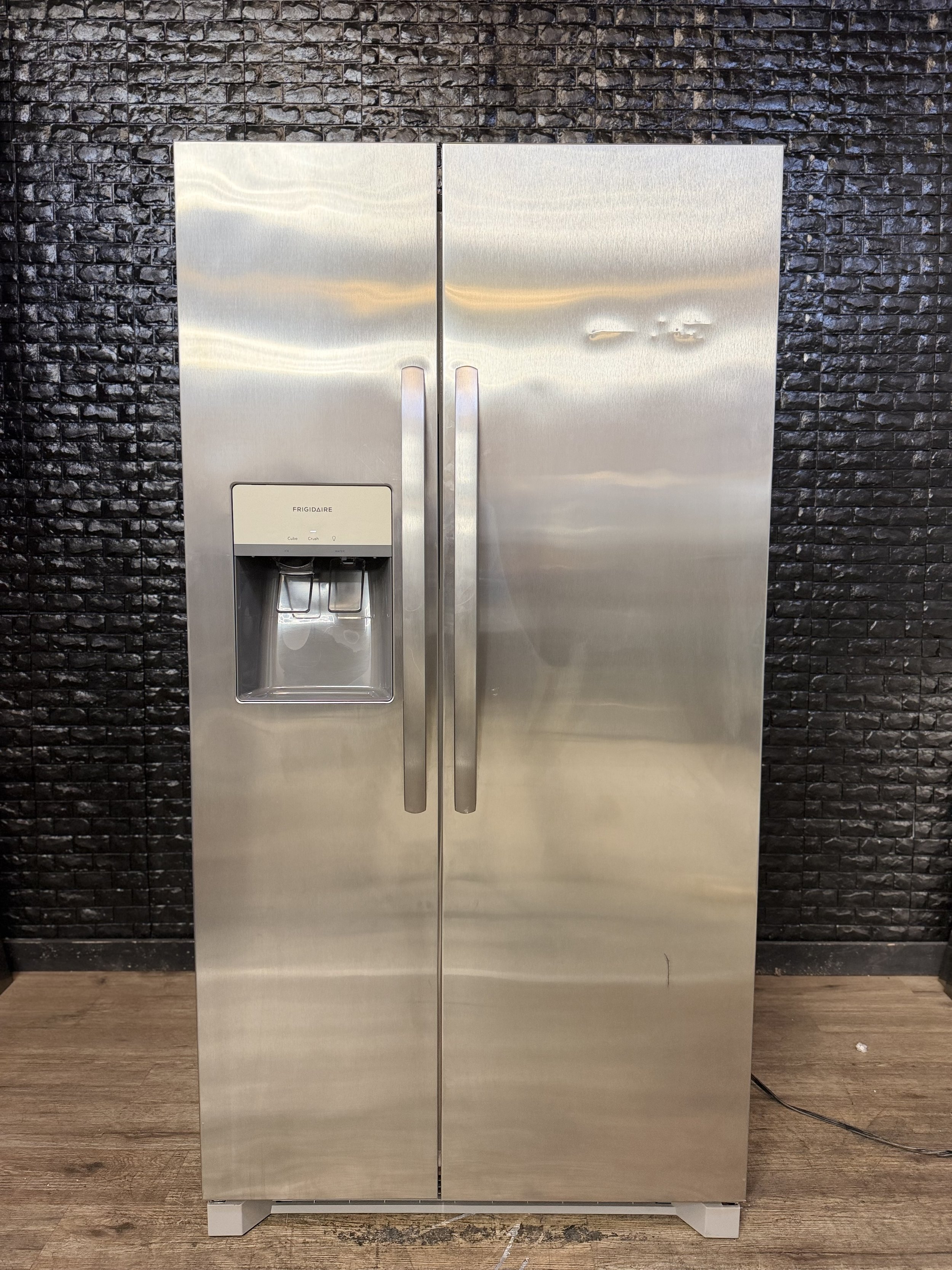 FRIGIDAIRE REFRIGERATOR