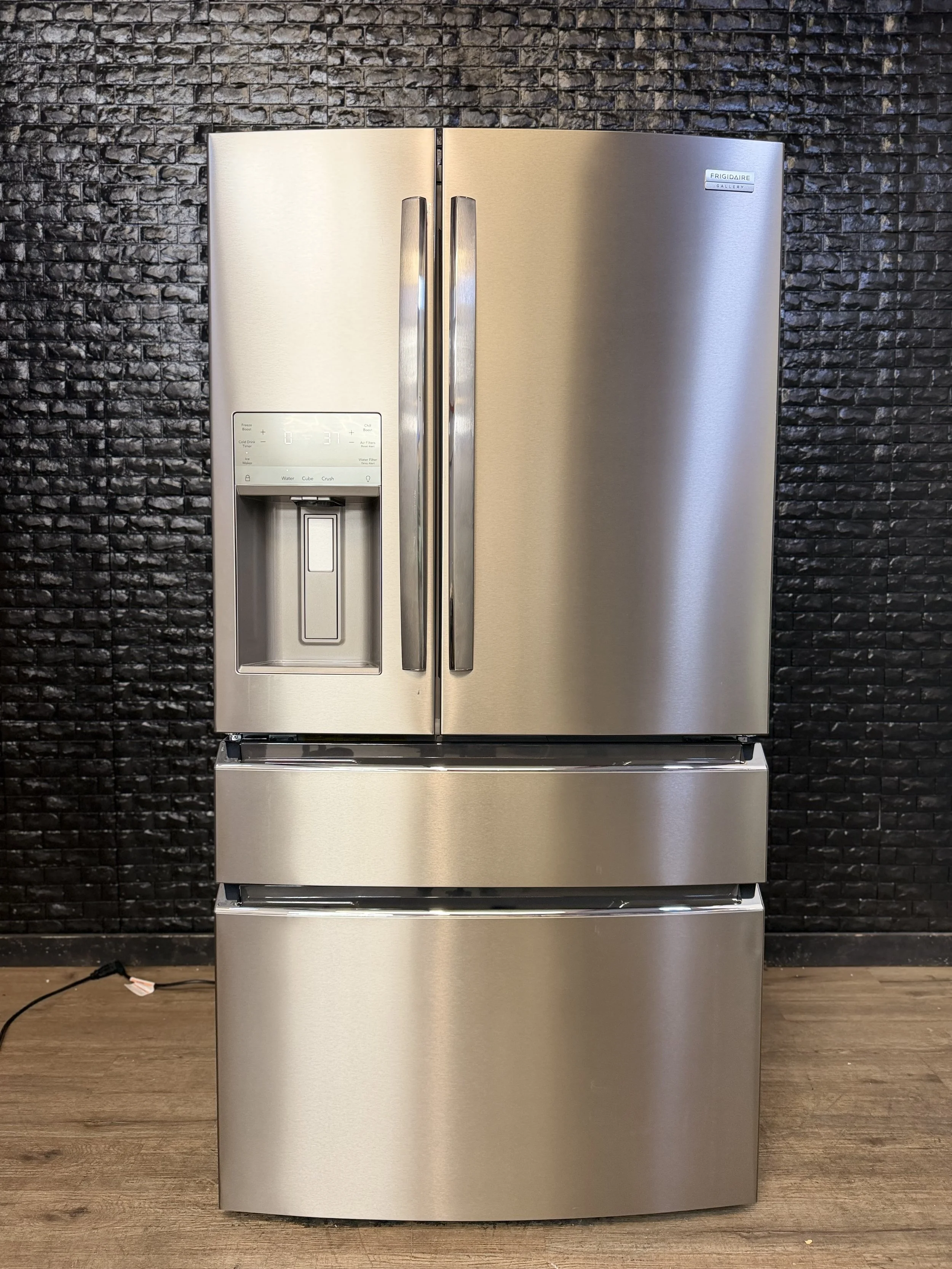 FRIGIDAIRE REFRIGERATOR