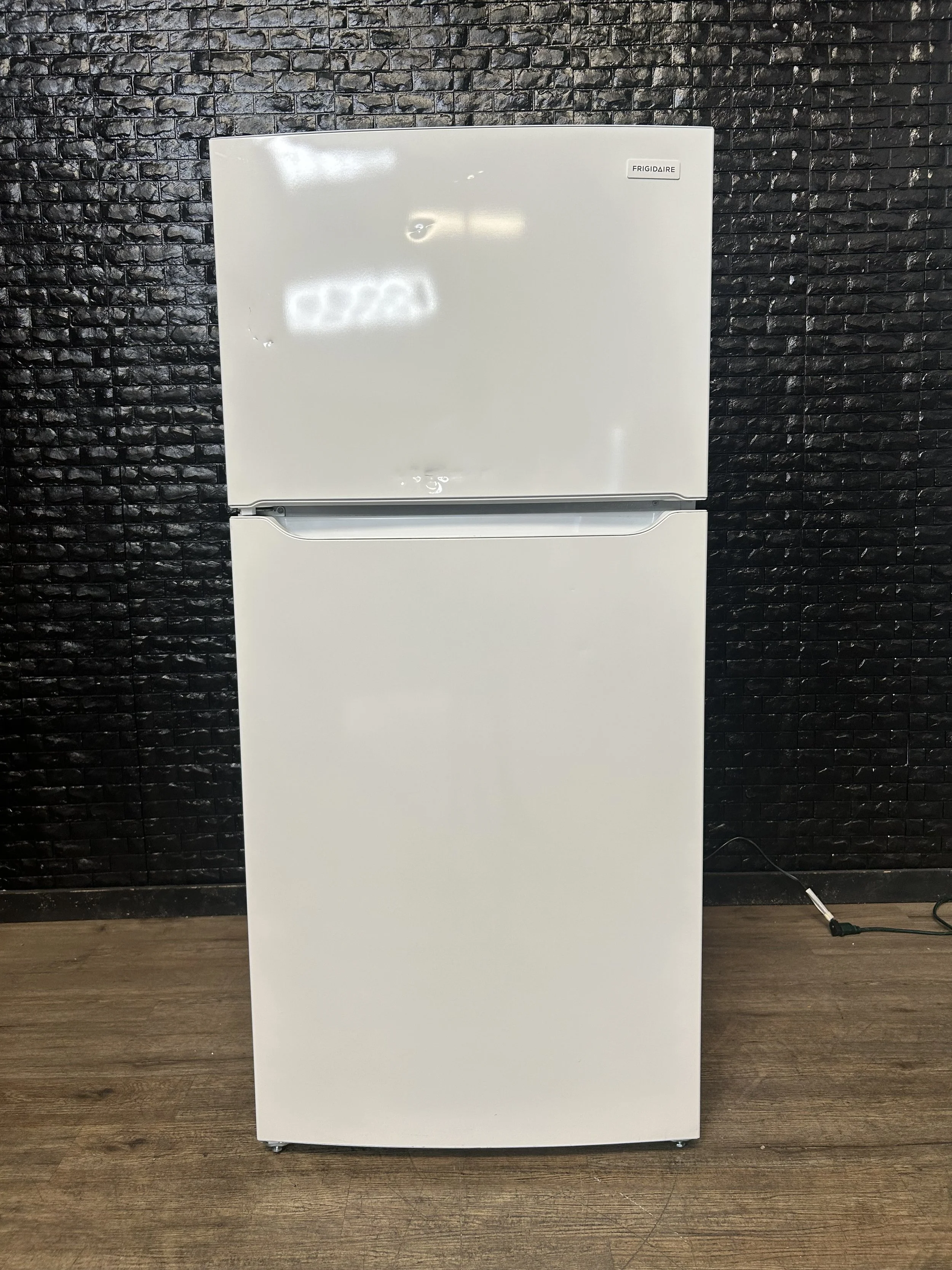 FRIGIDAIRE REFRIGERATOR