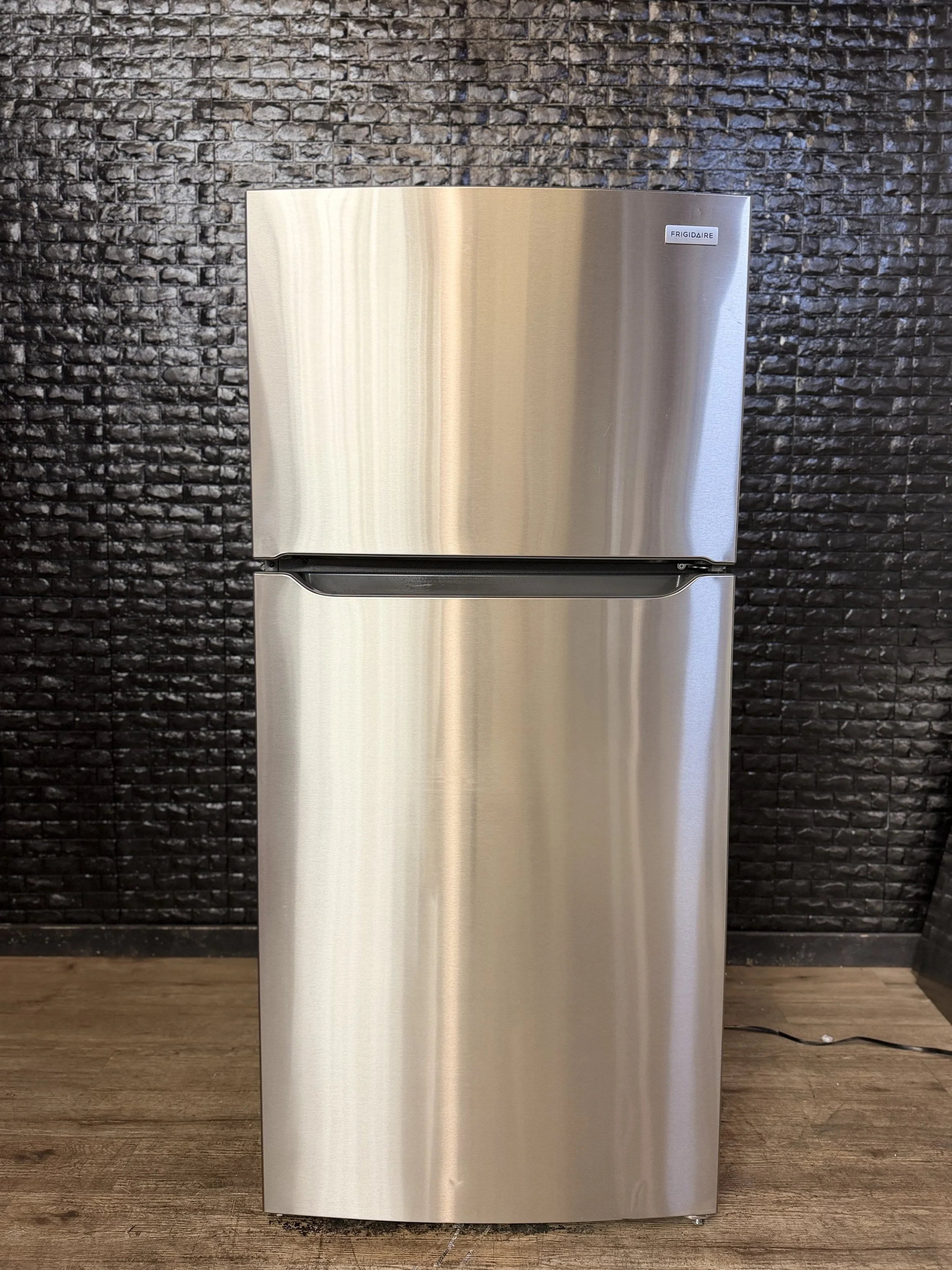 FRIGIDAIRE REFRIGERATOR