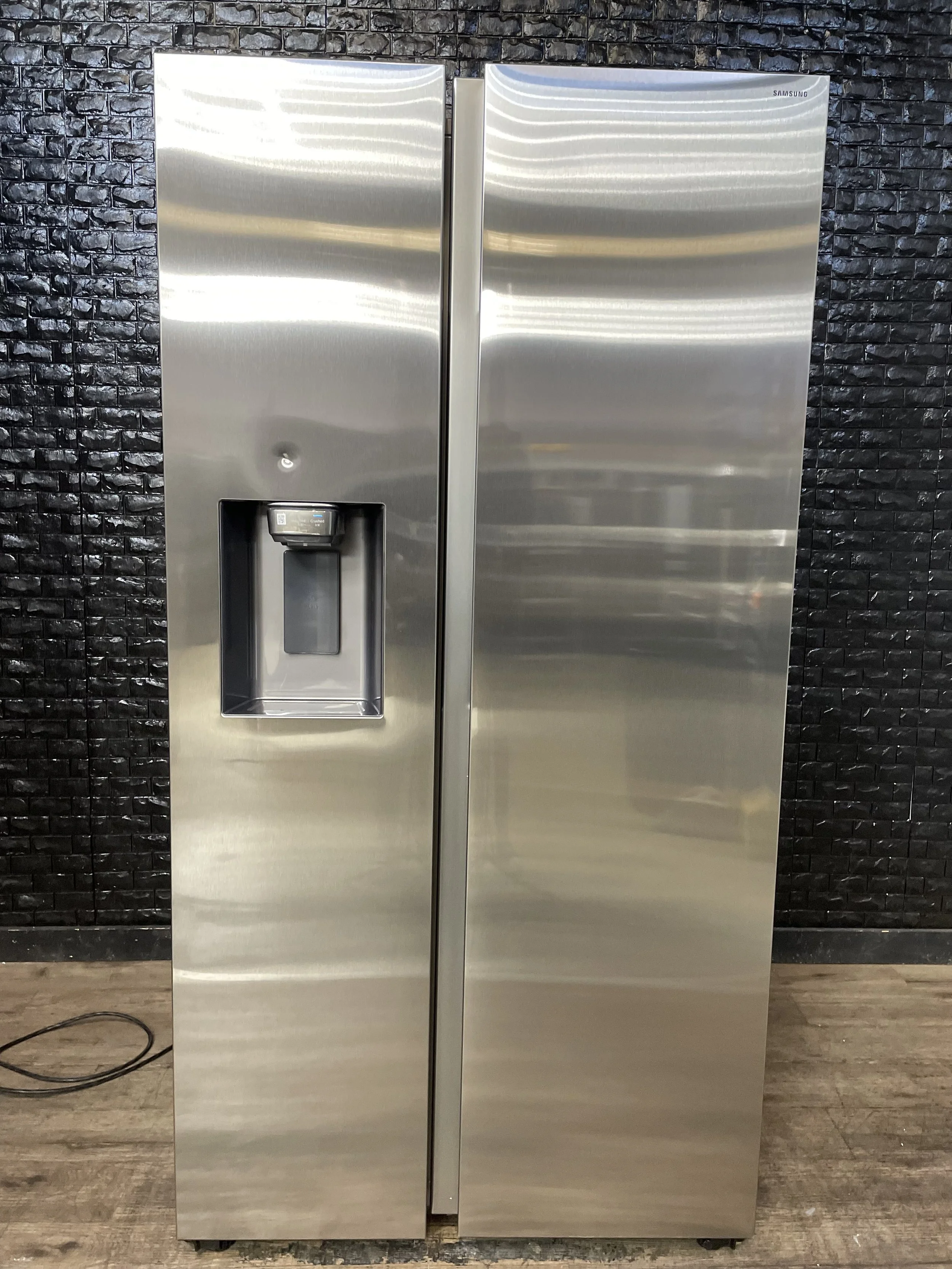 SAMSUNG SIDE BY SIDE REFRIGERATOR