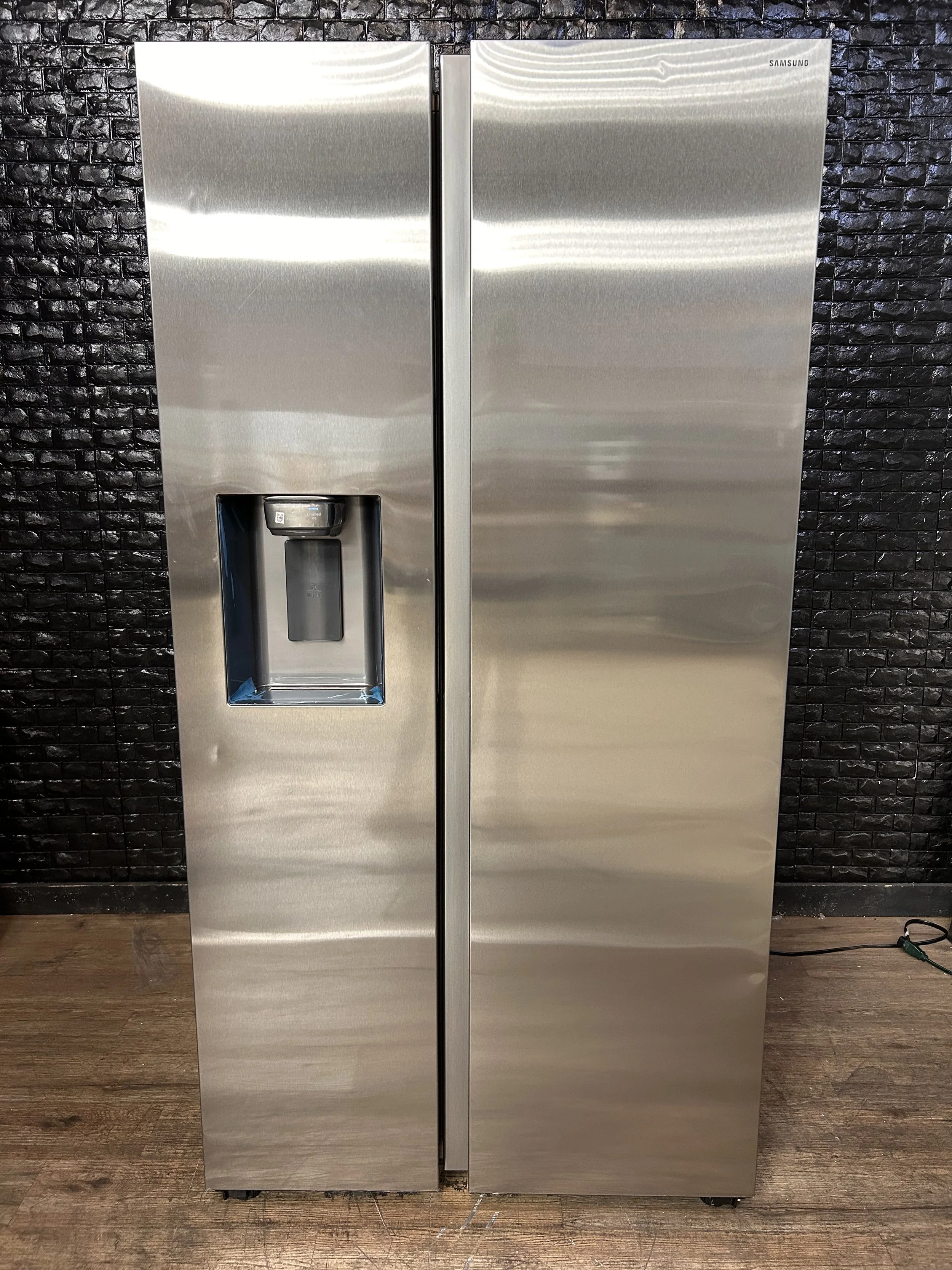 SAMSUNG SIDE BY SIDE REFRIGERATOR