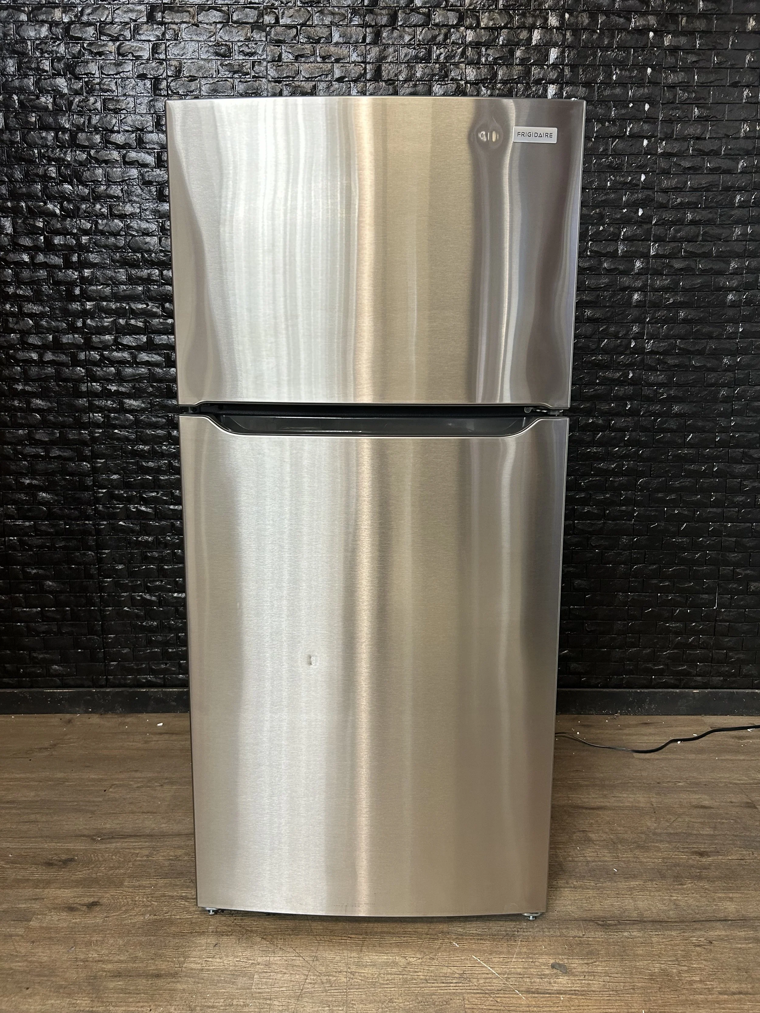 FRIGIDAIRE REFRIGERATOR