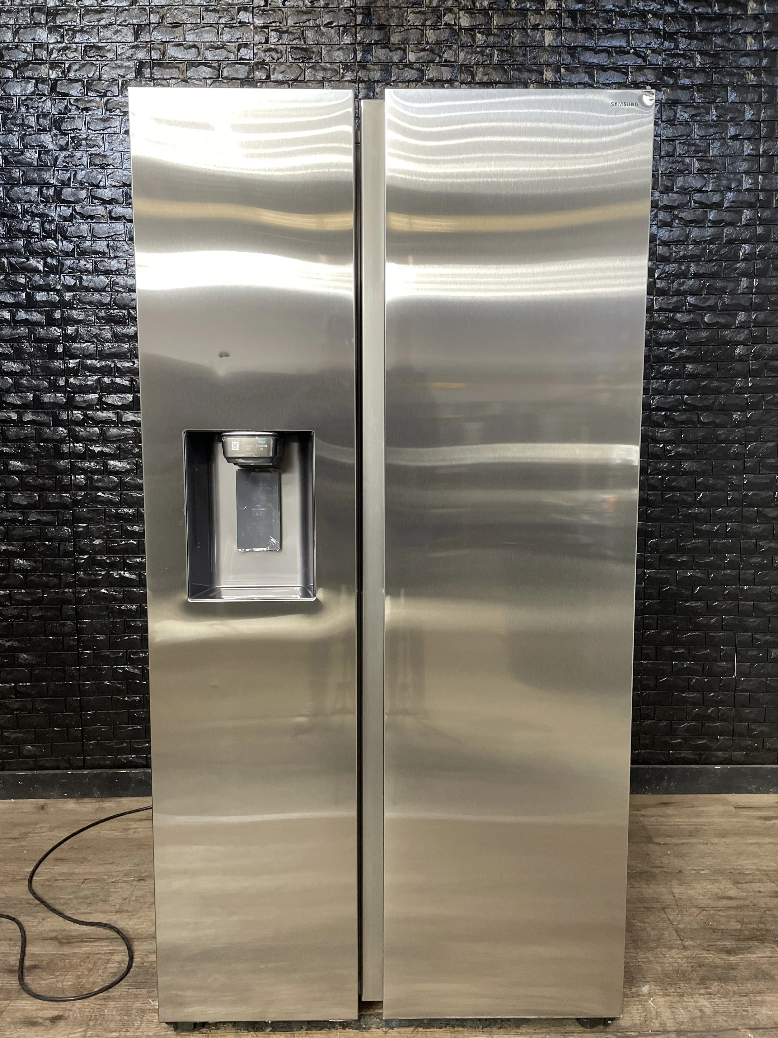 SAMSUNG SIDE BY SIDE REFRIGERATOR