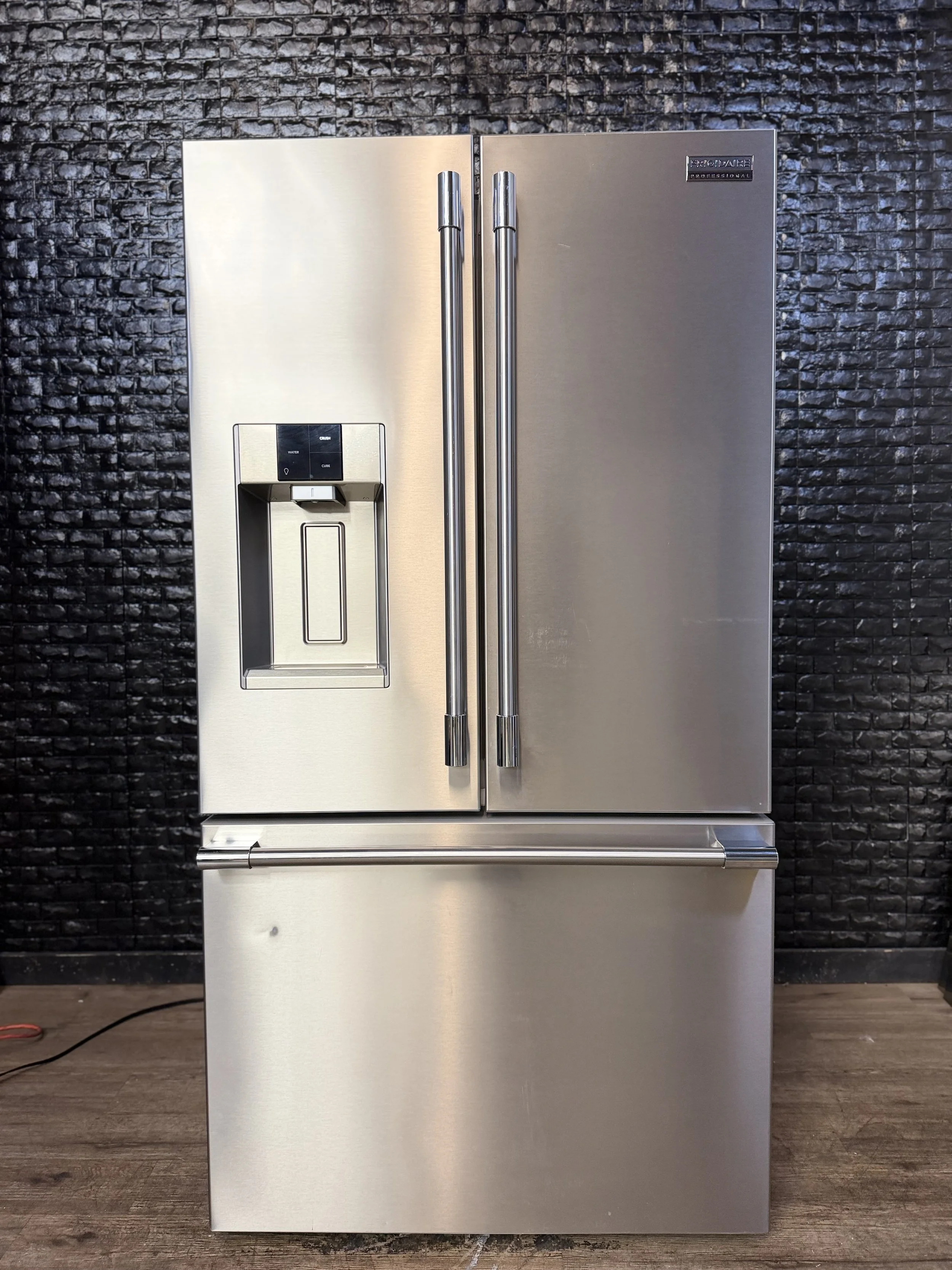 FRIGIDAIRE REFRIGERATOR