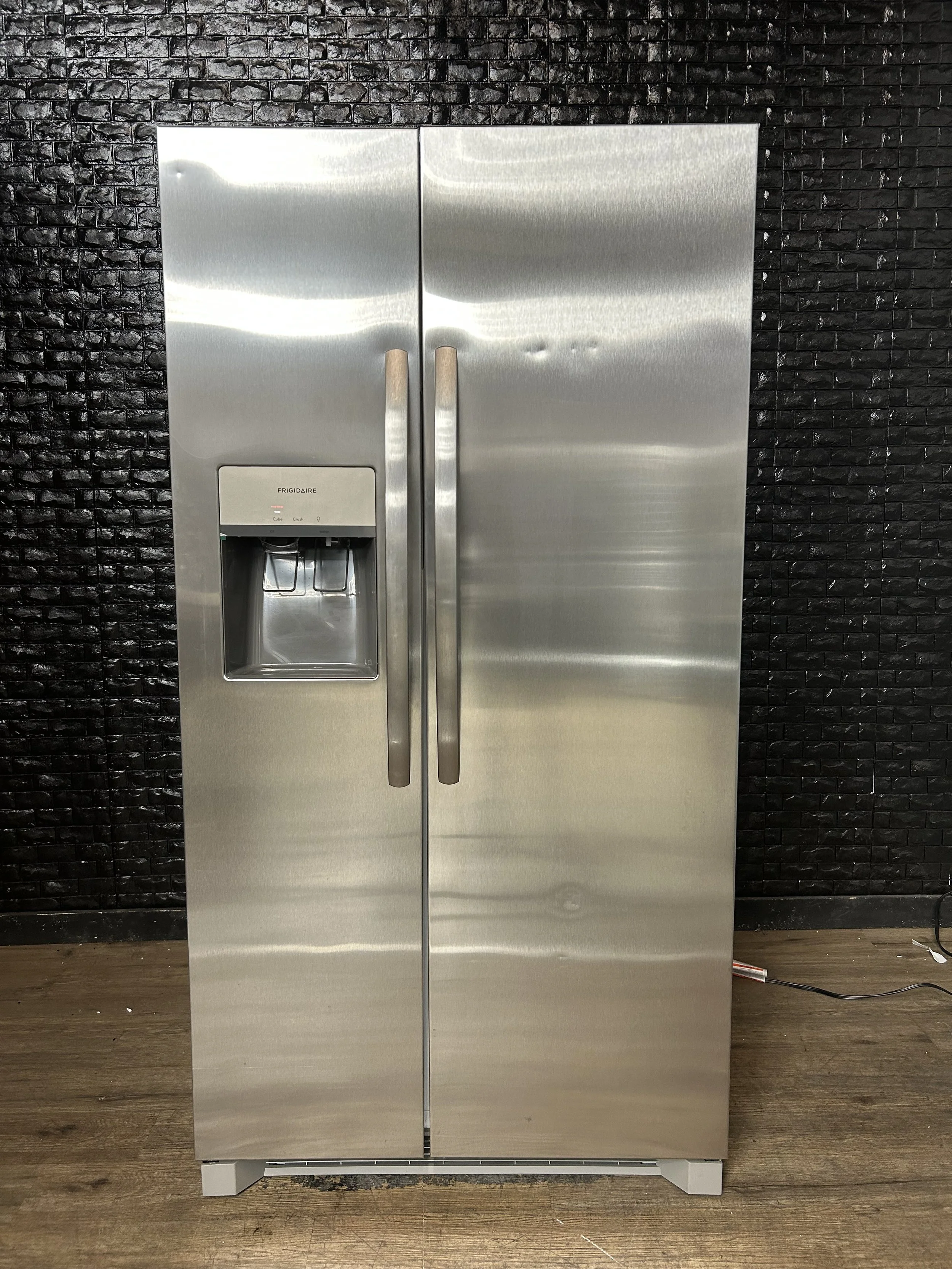 FRIGIDAIRE REFRIGERATOR