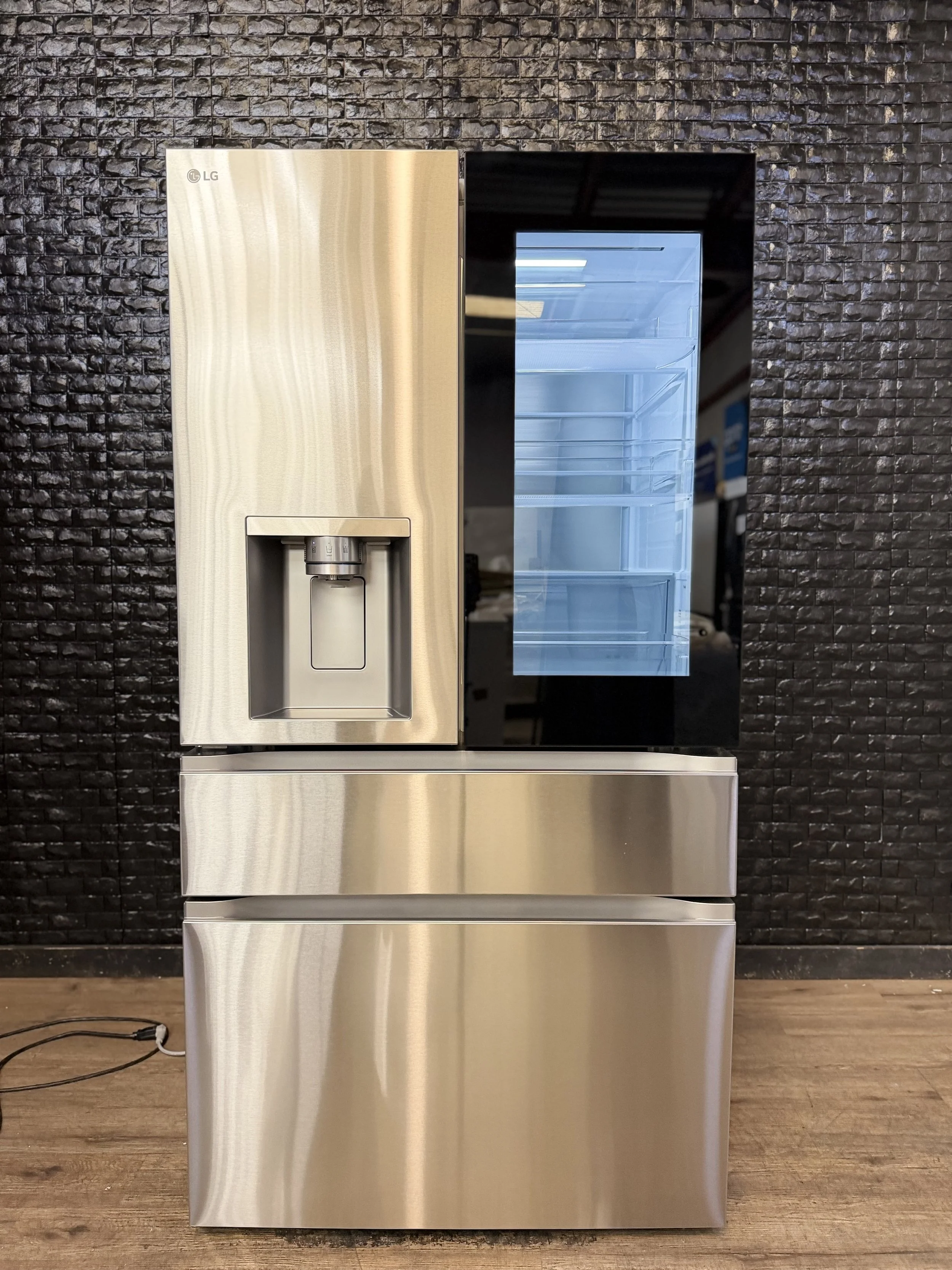 LG 4-DOOR INSTAVIEW REFRIGERATOR