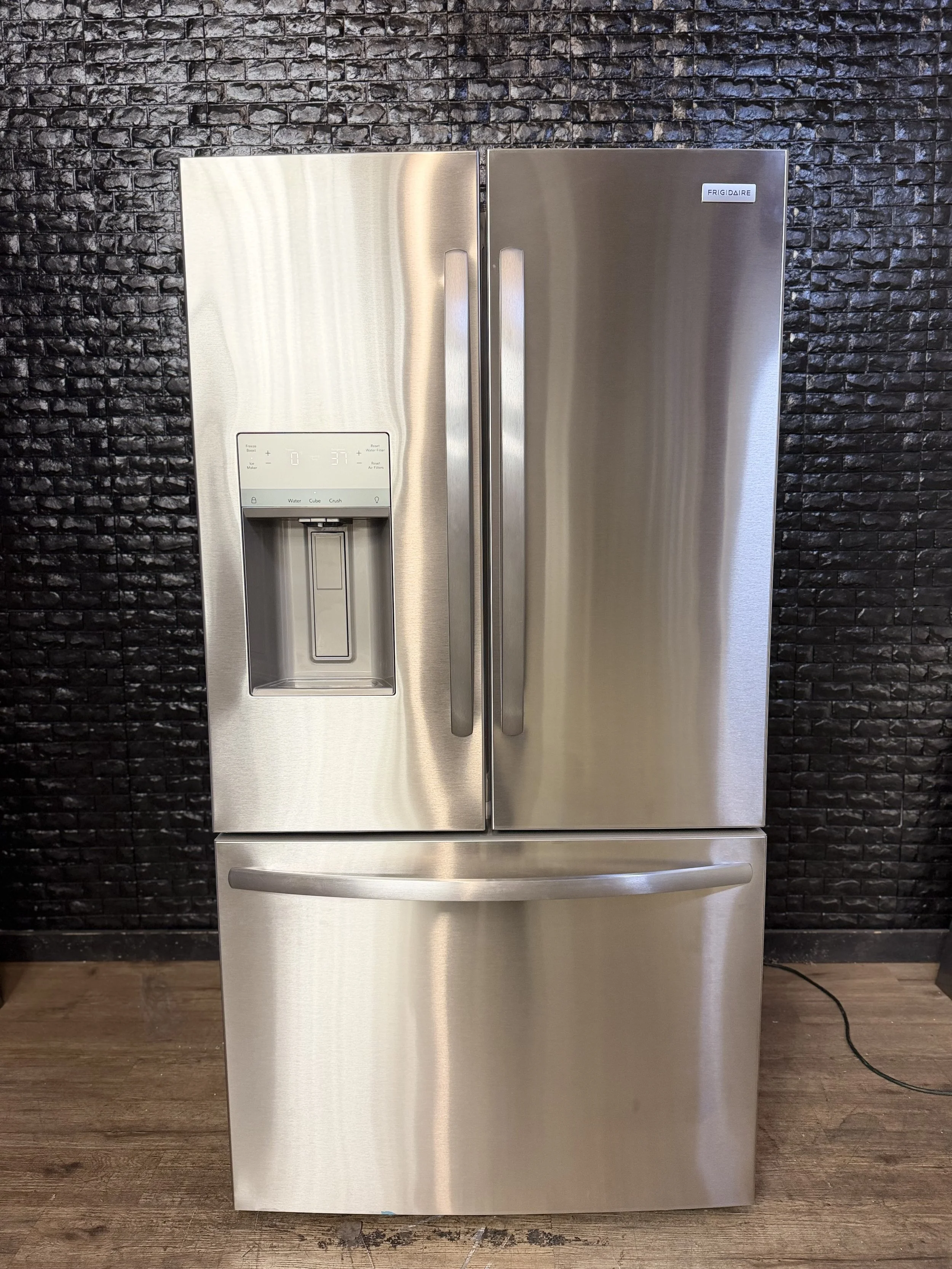 FRIGIDAIRE REFRIGERATOR