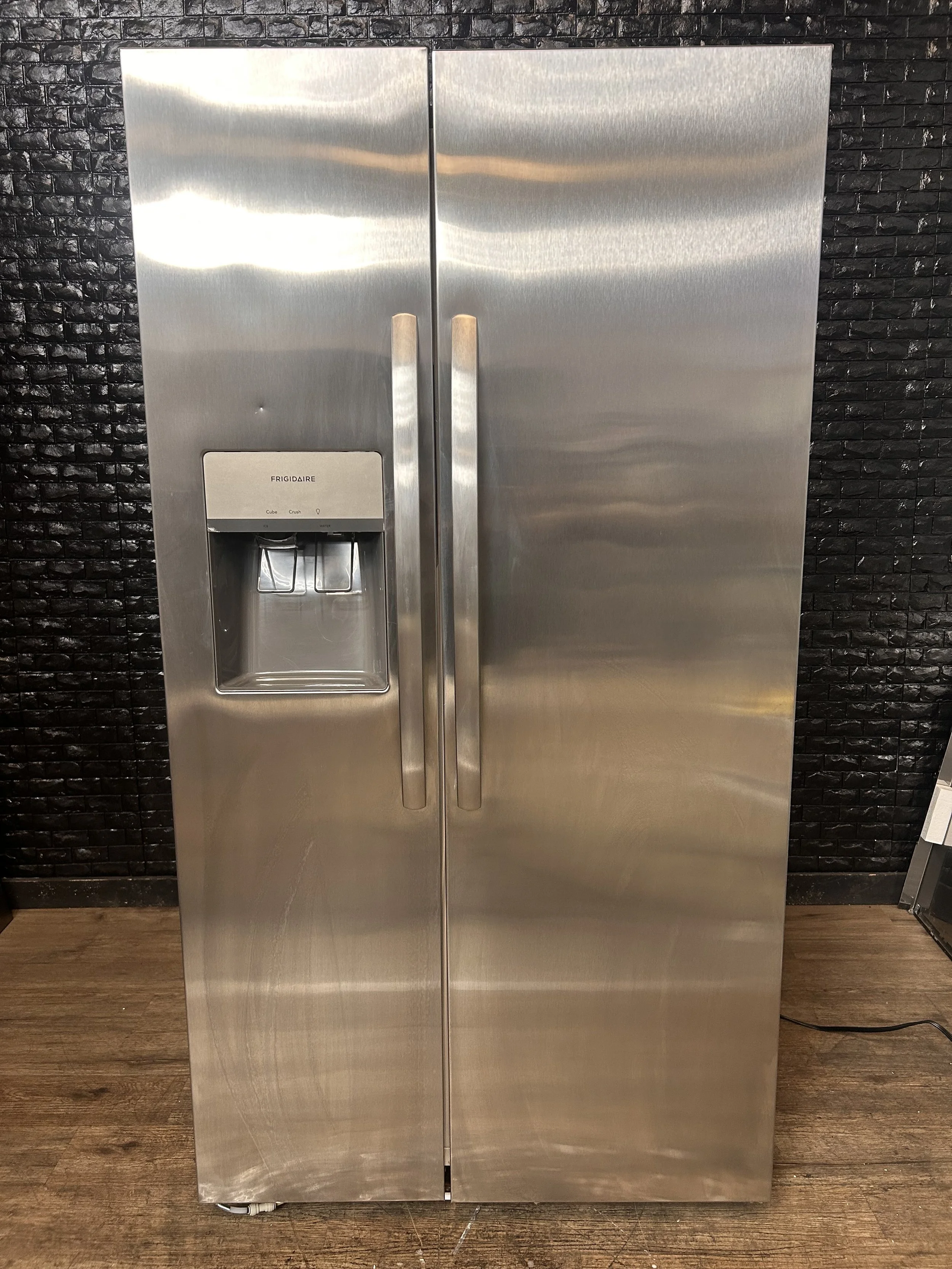 FRIGIDAIRE REFRIGERATOR