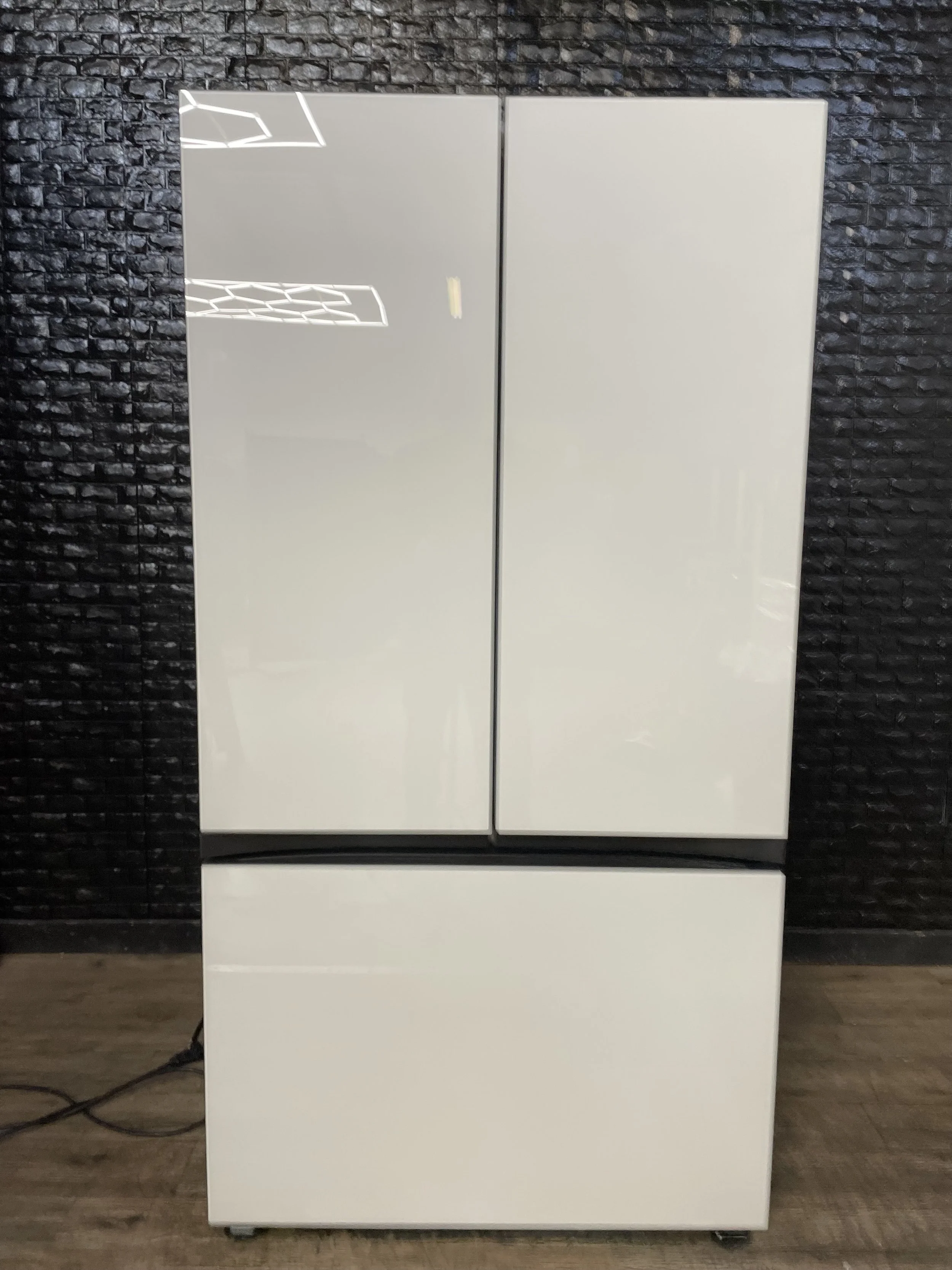 SAMSUNG 3-DOOR BESPOKE REFRIGERATOR (WHITE GLASS PANELS)