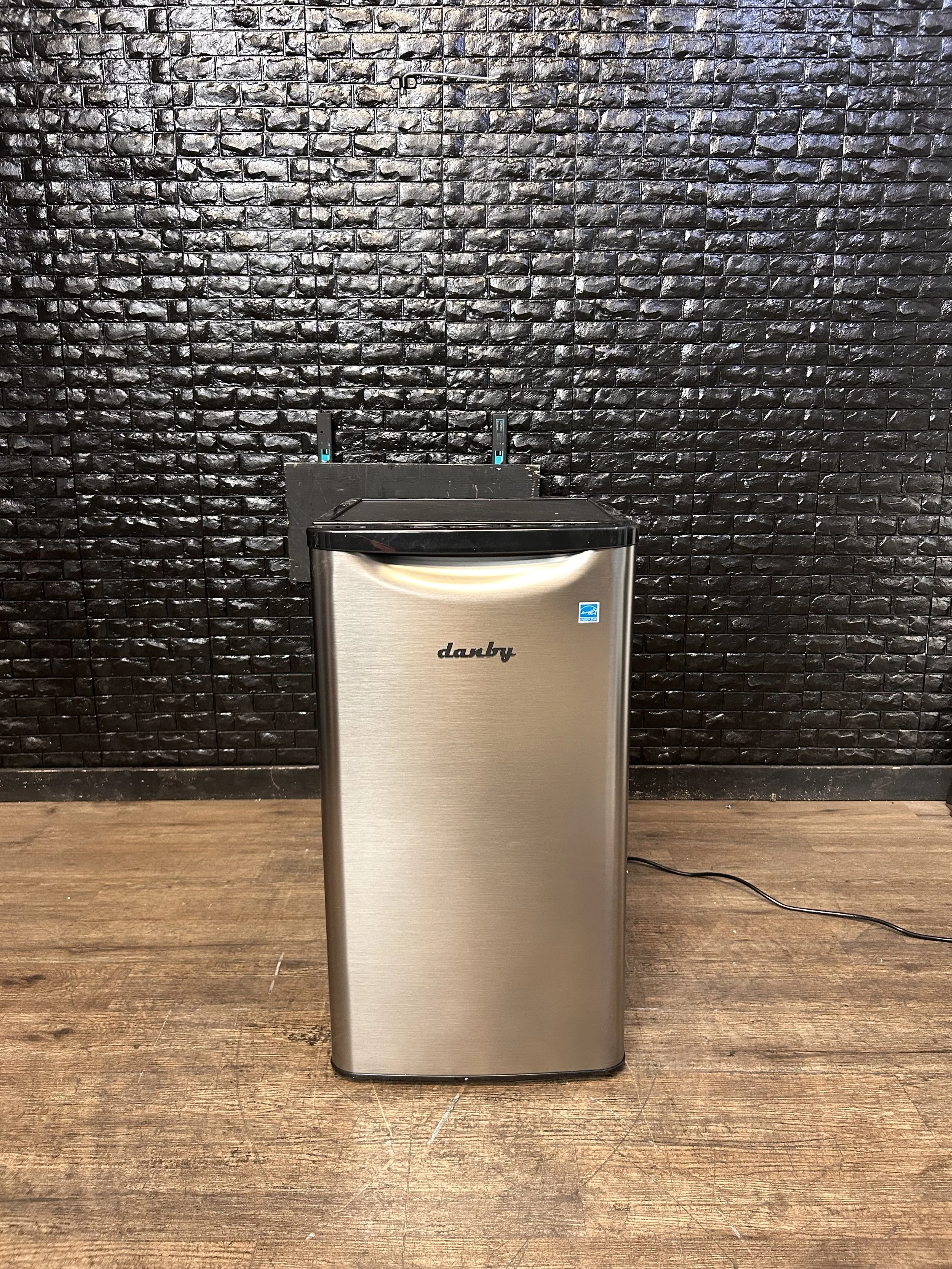 DANBY MINI REFRIGERATOR