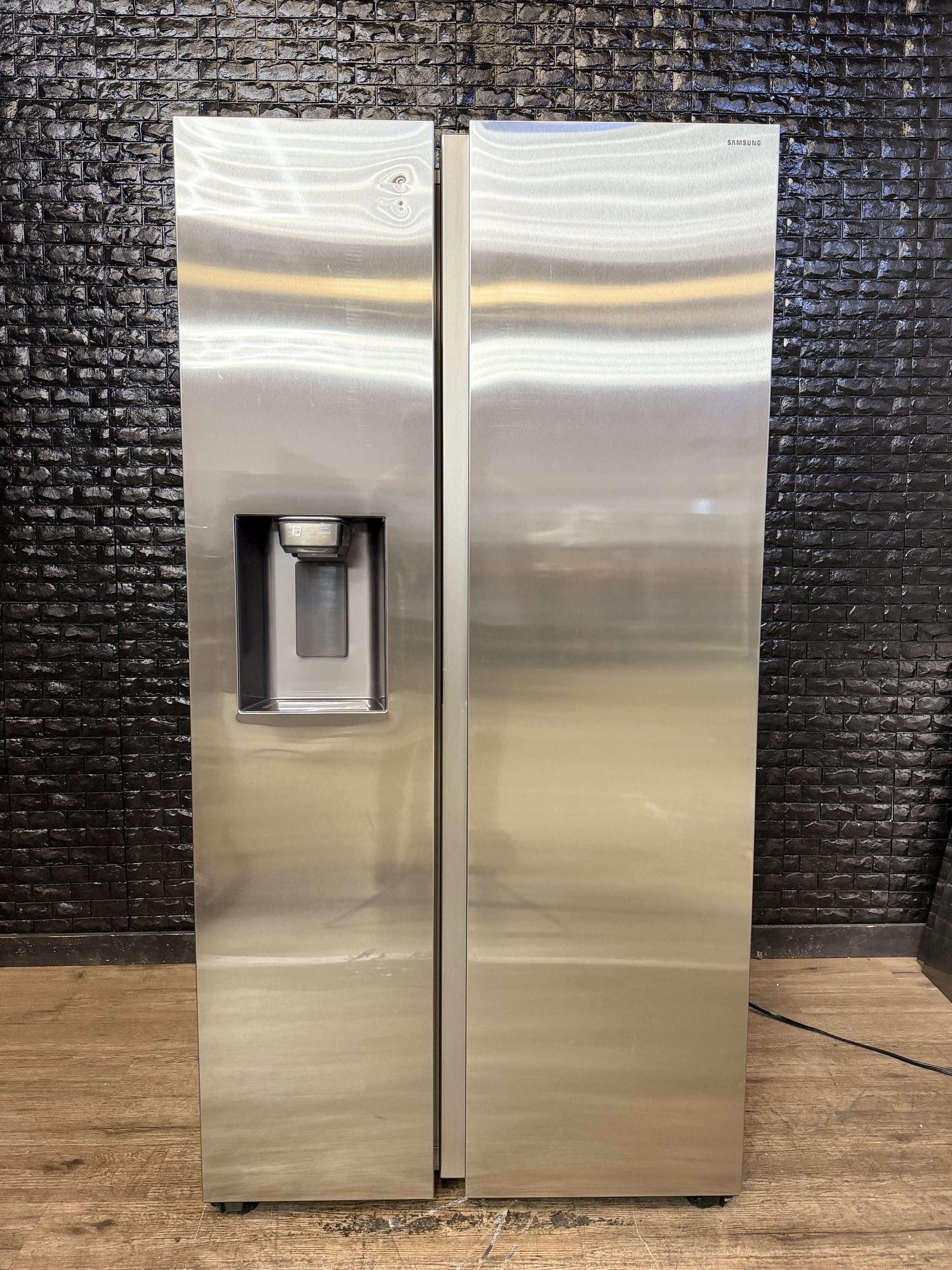 SAMSUNG REFRIGERATOR