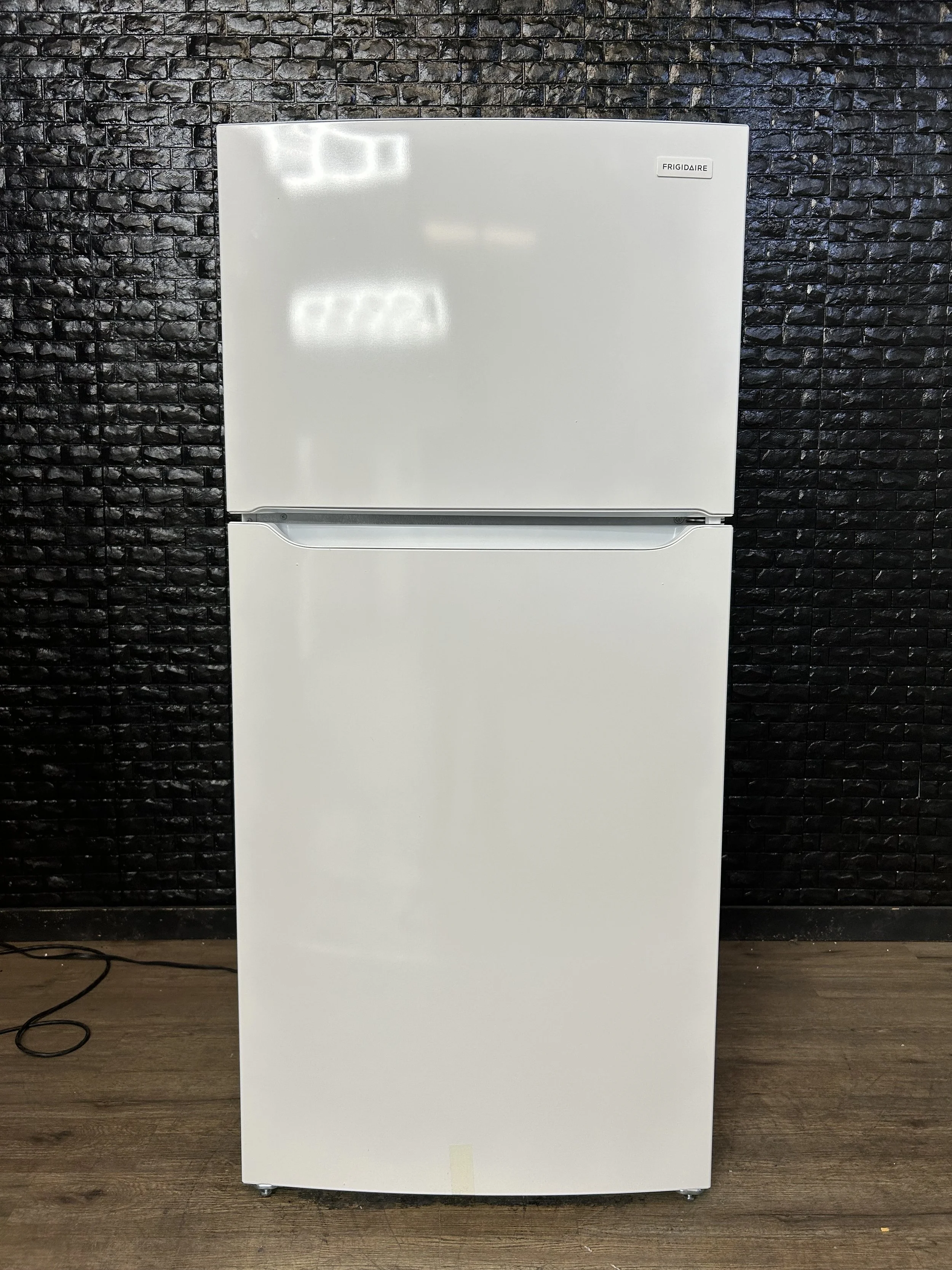 FRIGIDAIRE REFRIGERATOR