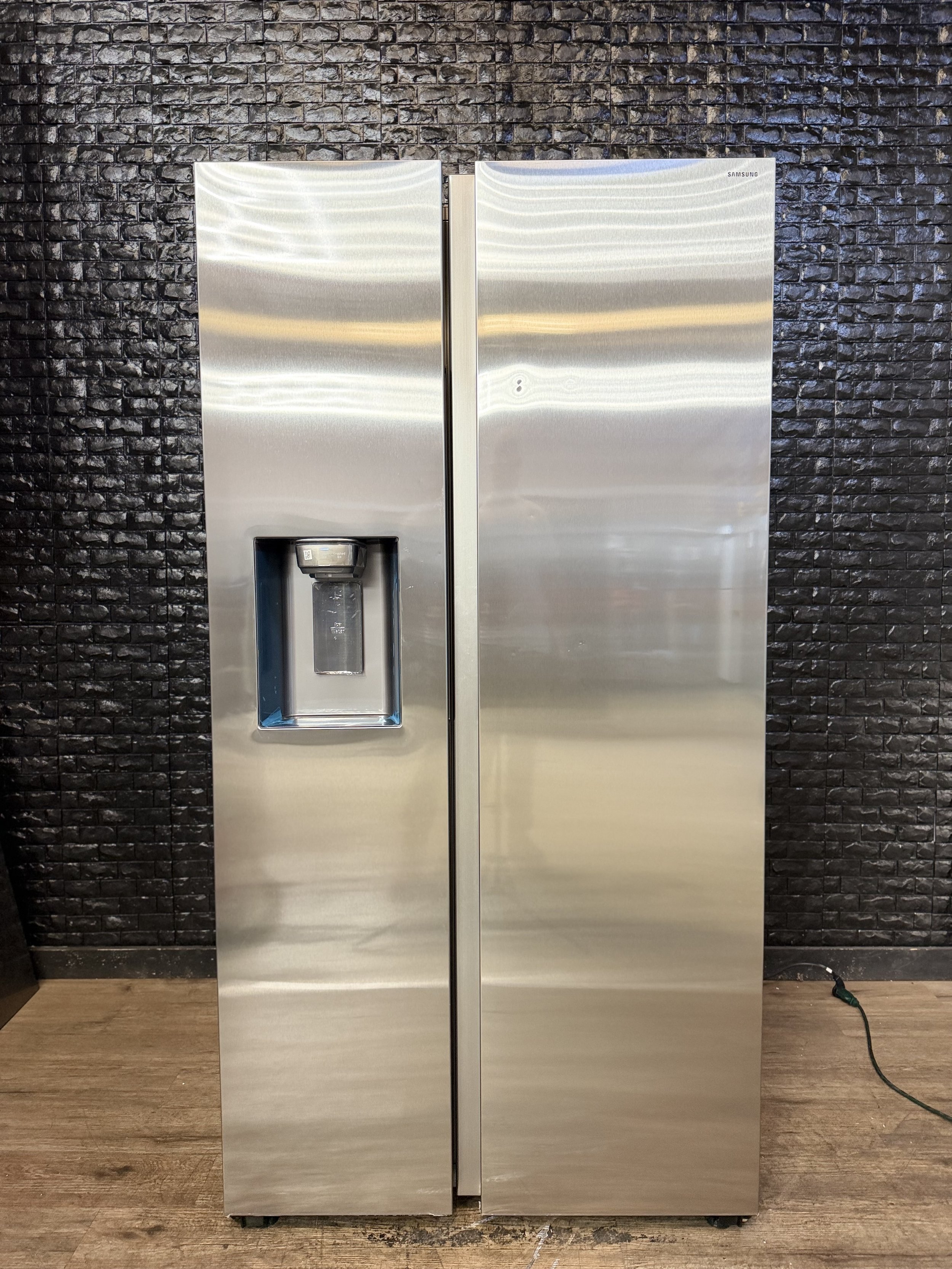 SAMSUNG REFRIGERATOR