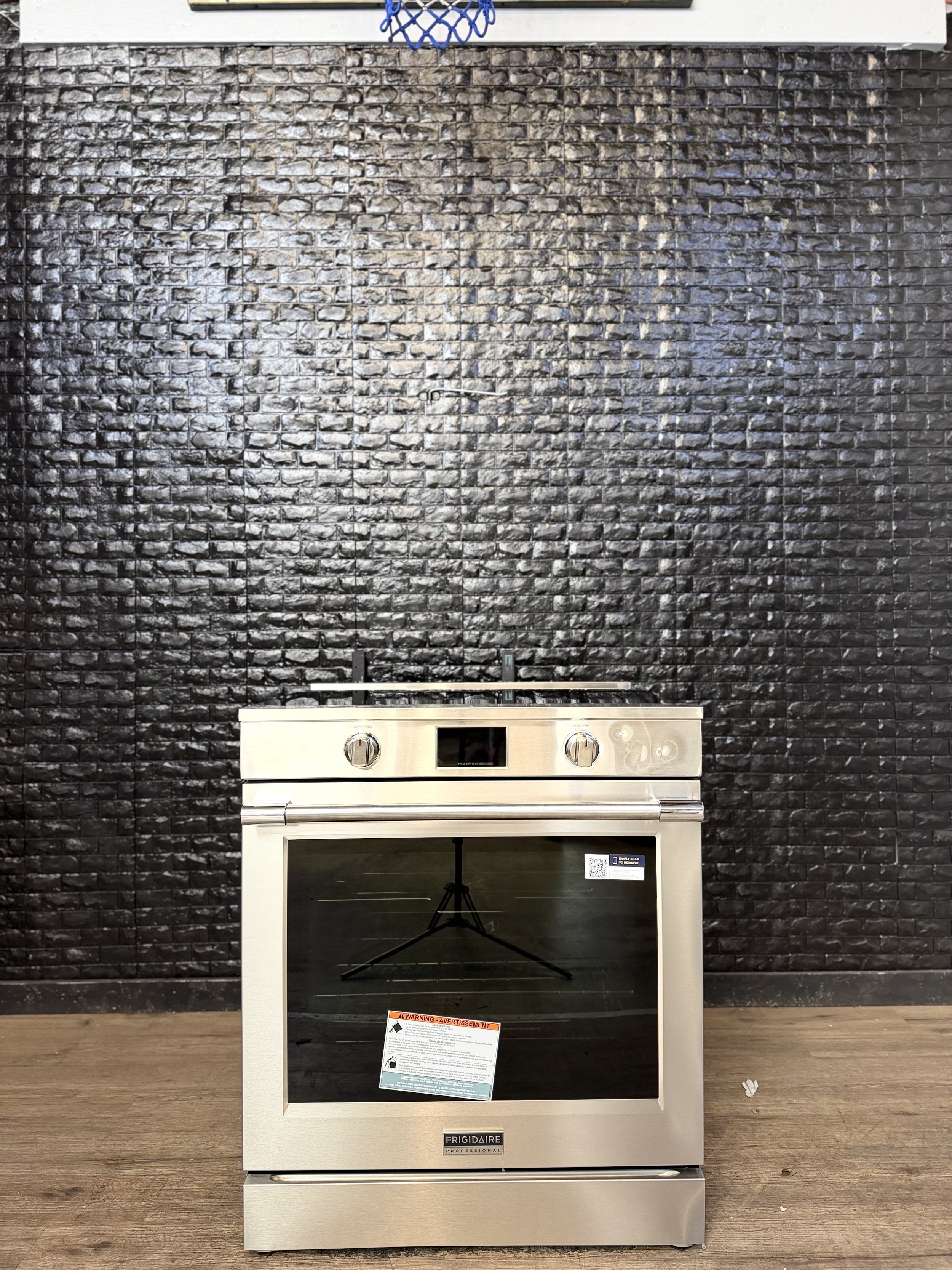 FRIGIDAIRE INDUCTION RANGE