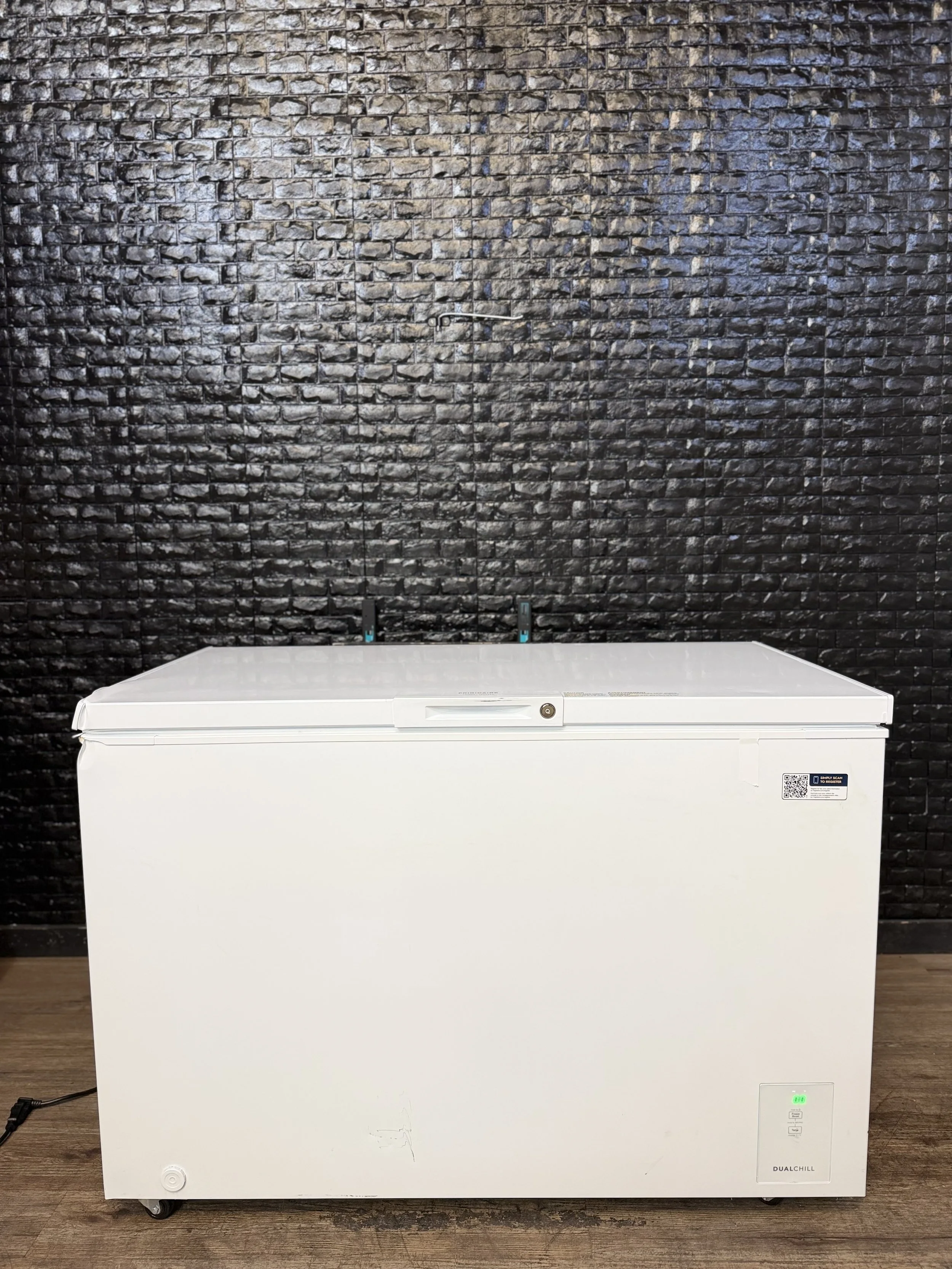 FRIGIDAIRE CHEST FREEZER