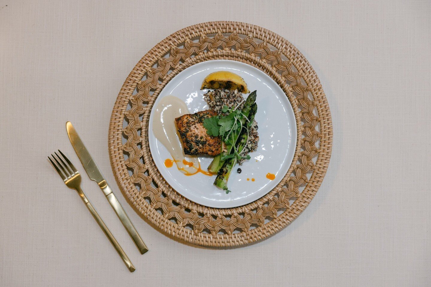 Elevate your dining experience with our Pan Roasted Ora King Salmon, perfectly paired with tahini vinaigrette, organic quinoa &amp; farro salad, dried currants, parsley, crunchy pistachios, lemon cumin vinaigrette &amp; grilled asparagus ✨️⁠
⁠
⁠
Vend