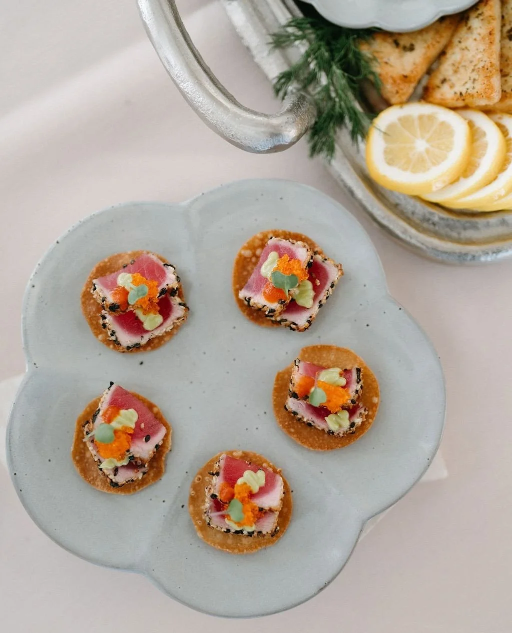 A crisp Wonton Chip topped with Black Sesame Seared Tuna, Wasabi Aioli, Tobiko, and a Micro Flower is the perfect light bite!⁠
⁠
⁠
Design: @lunawilddesign⁠
Photo: @zoeisabelphotography⁠
Drapery: @questevents_socal⁠
Florals: @levantlane⁠
Tabletop:@cat