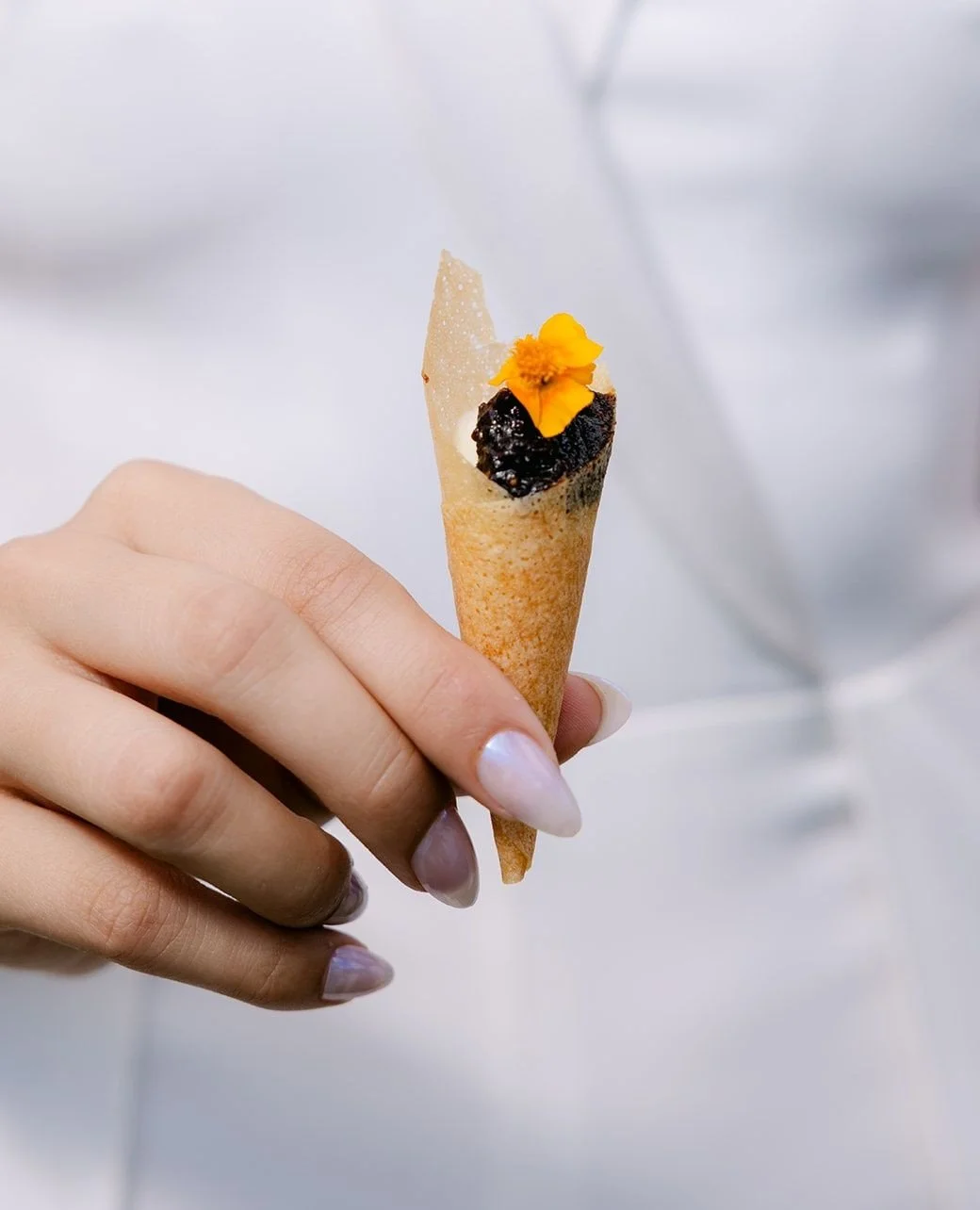 Our savory cone filled with triple cream brie mousse and finished with our house-made fig jam is the perfect bite sized appetizer for any cocktail hour 🥰⁠
⁠
⁠
Host | @curatecalifornia_ ⁠
Planner + Design | @evermorevent⁠
Venue + Wine | @ranchoguejit