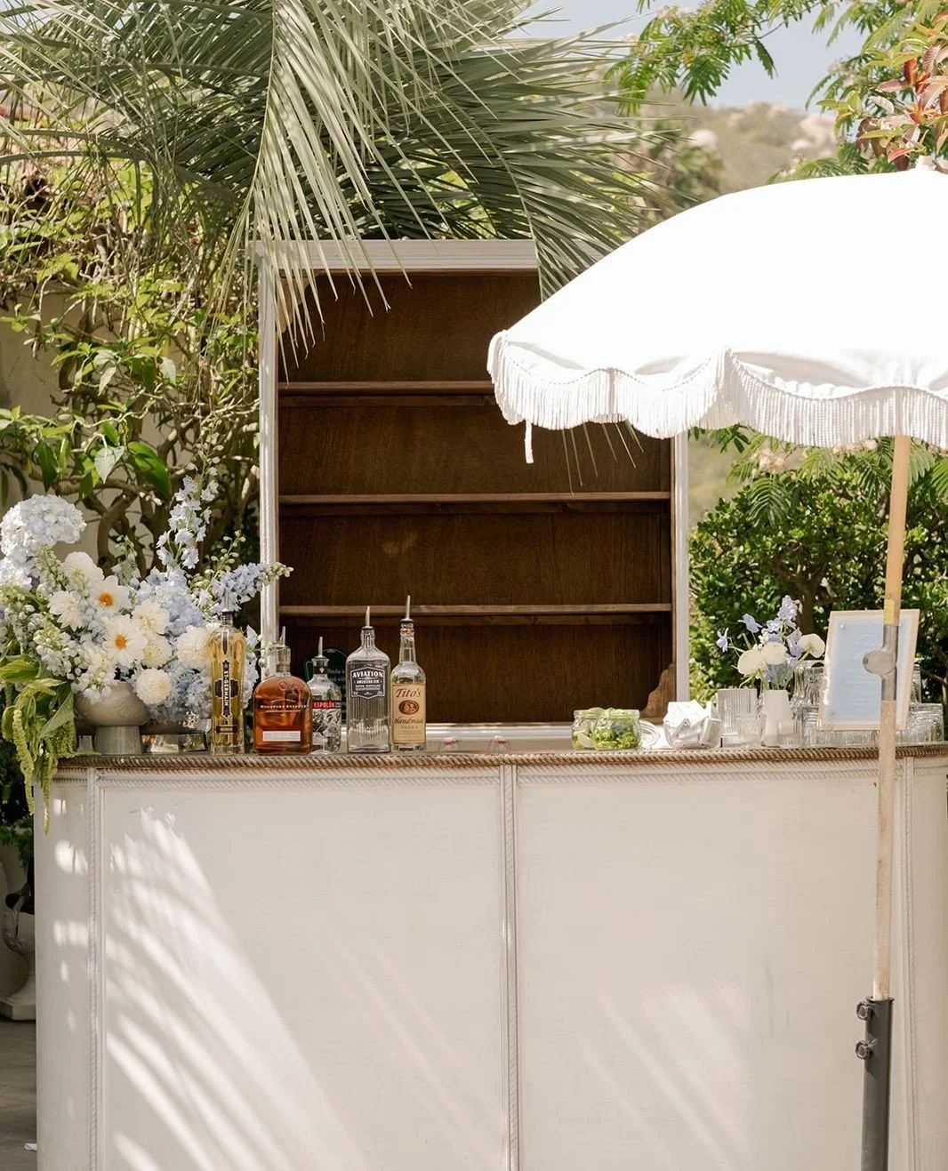 When it comes to planning an unforgettable event, every detail matters, including the bar! Our bar services are designed to elevate every moment and leave a lasting impression on your guests. ✨🥂⁠
⁠
⁠
Planning: @rowynevents⁠
Venue: @jeuneperche⁠
Phot