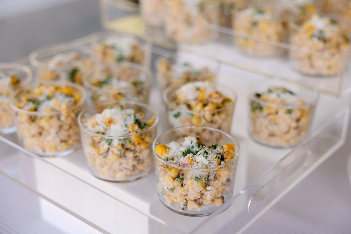 Straight off the grill 🌽 Our Charred Peruvian Corn Salad brings bold flavor to every bite with sweet corn tossed with crema, cotija, fresh lime, and spices 😍⁠
⁠
Host | @curatecalifornia_ ⁠
Planner + Design | @evermorevent⁠
Venue + Wine | @ranchogue